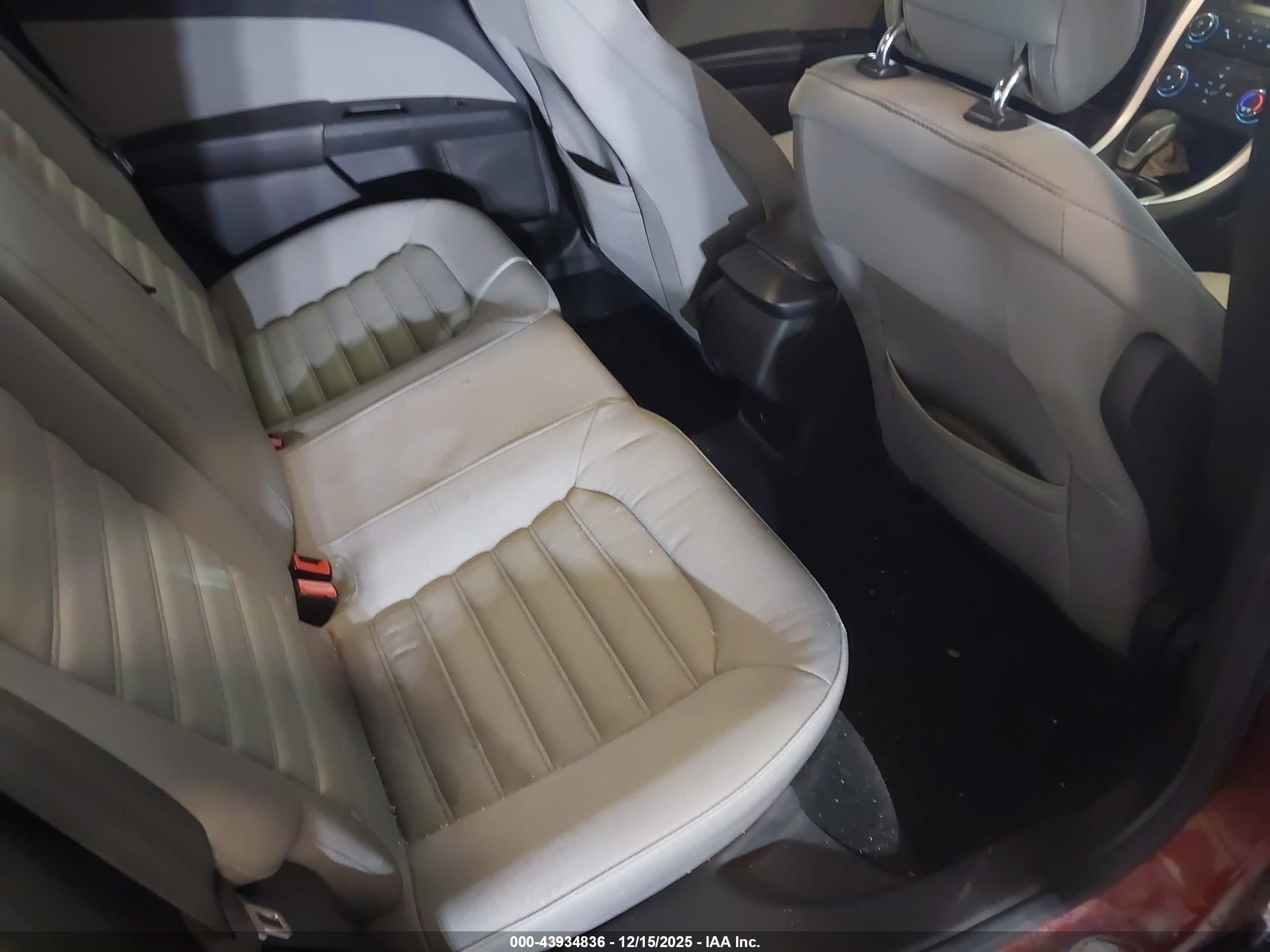 FORD FUSION image 8