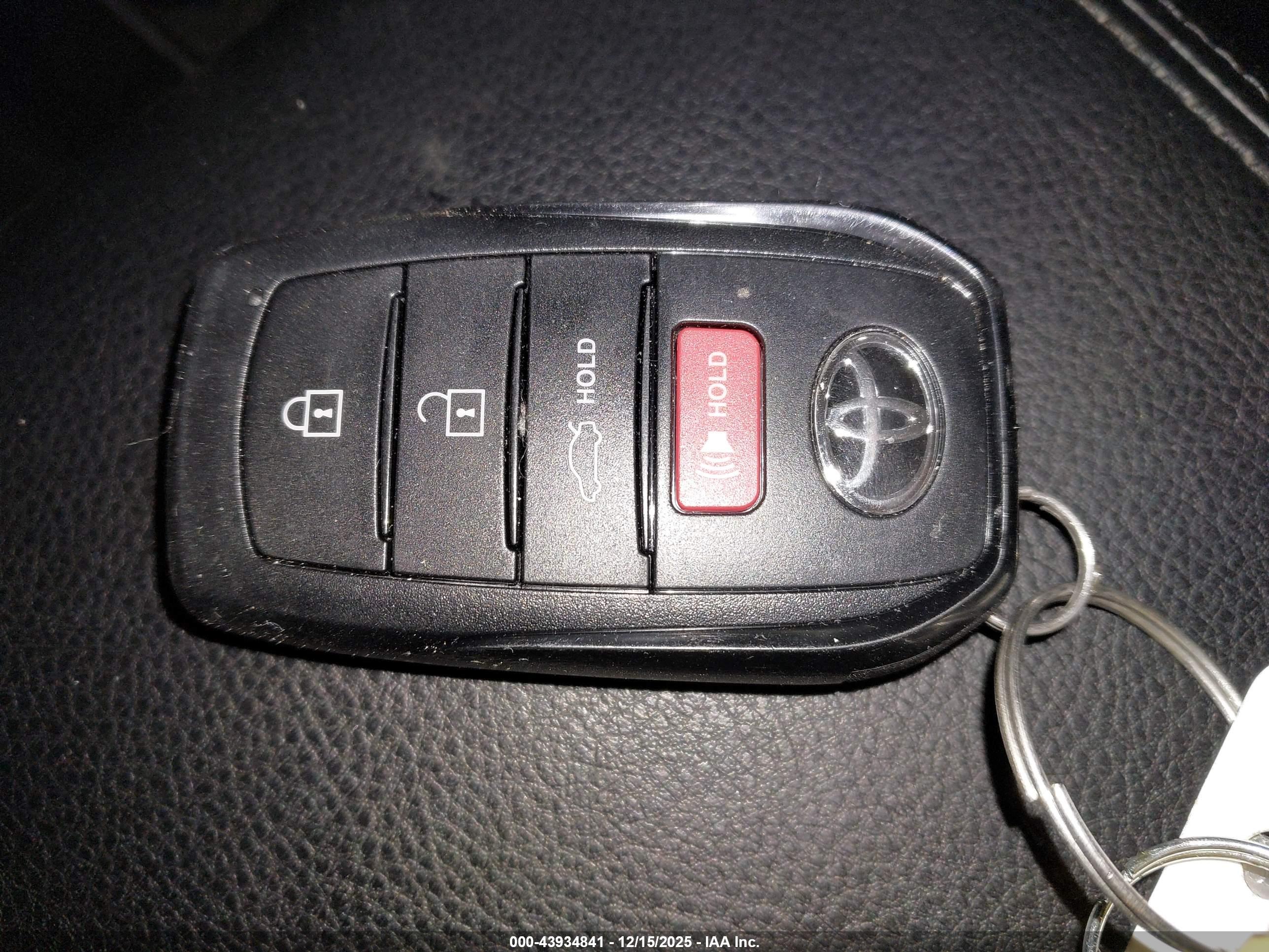 TOYOTA CAMRY image 11
