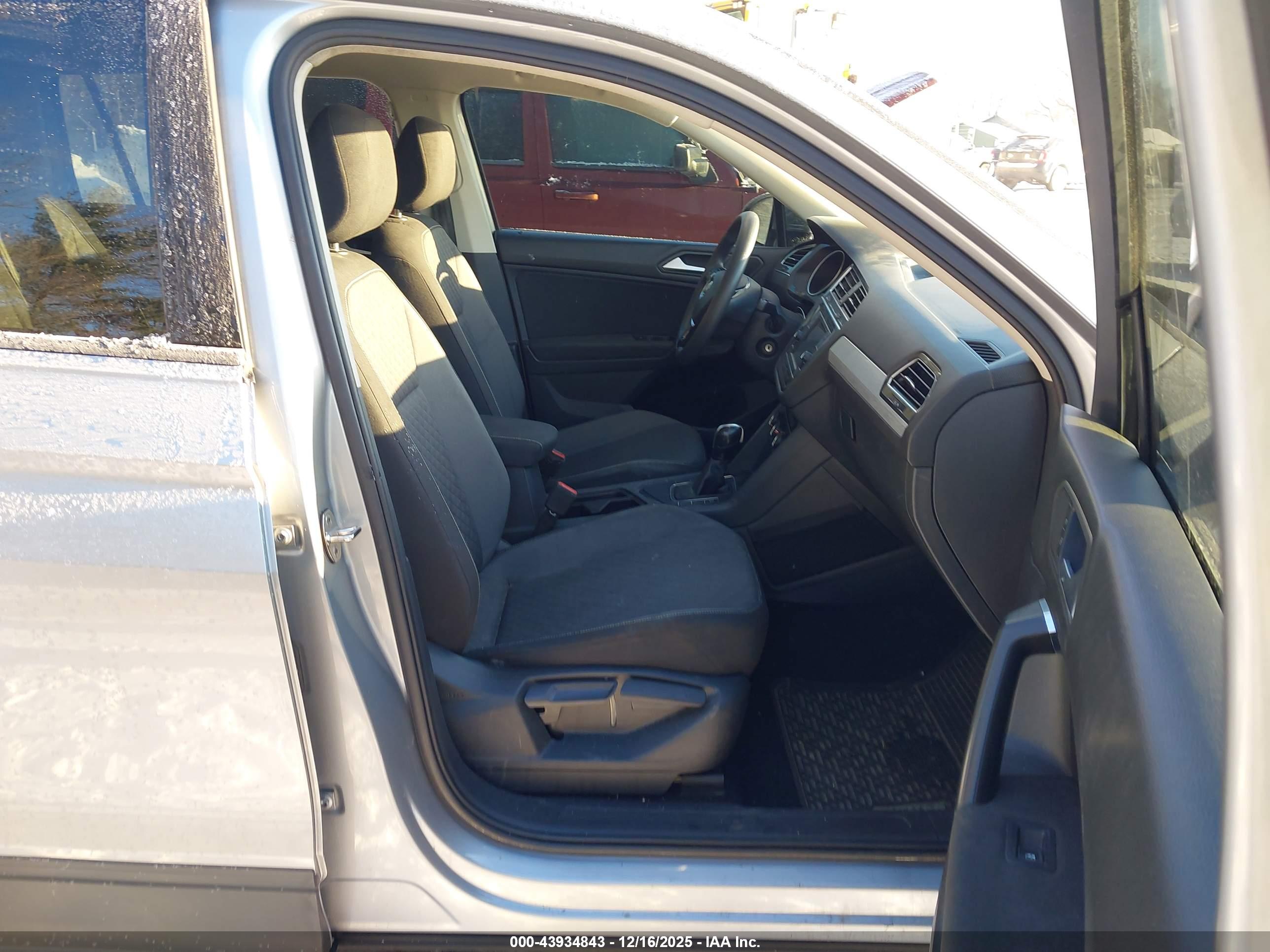 VOLKSWAGEN TIGUAN image 5