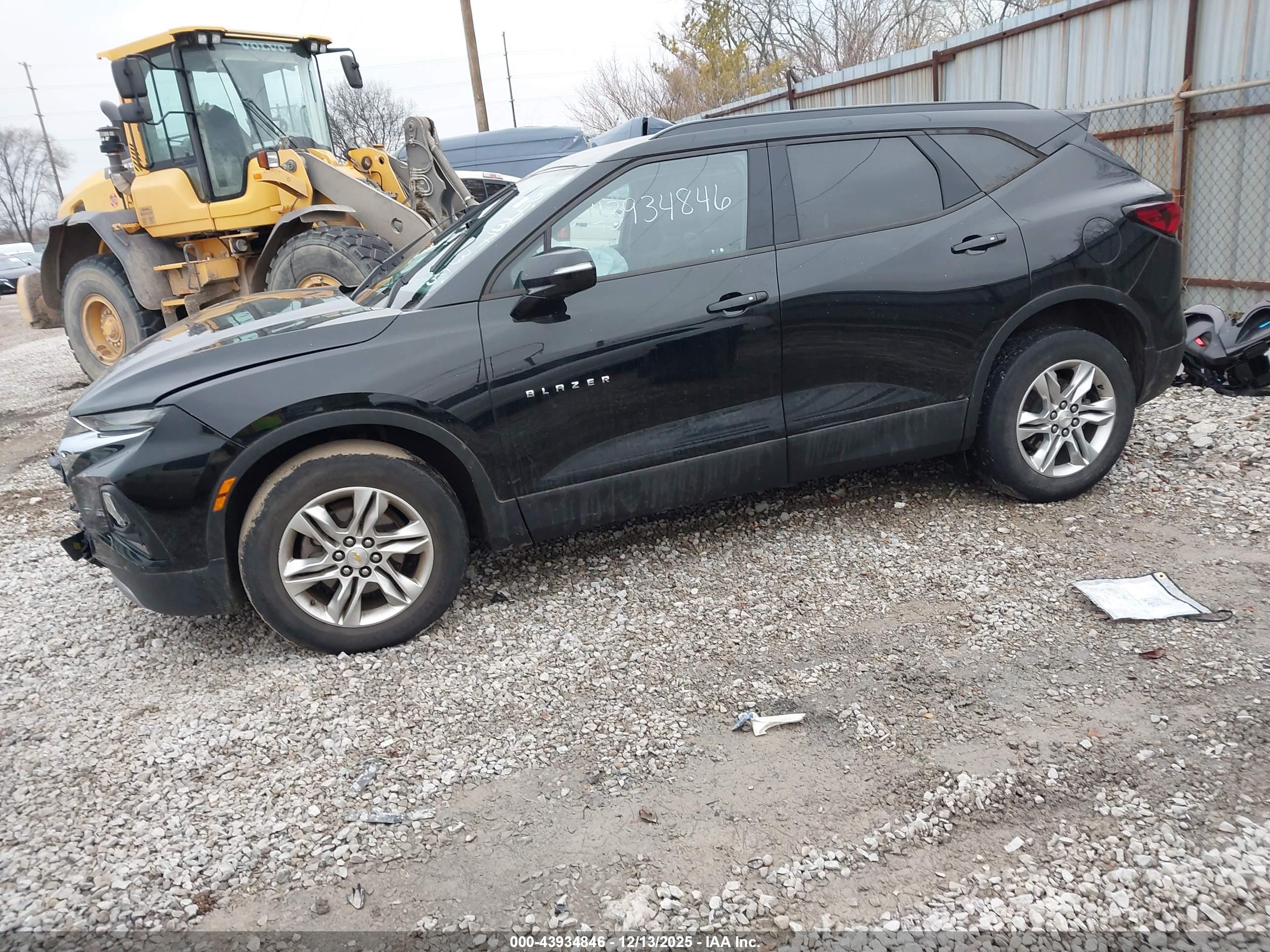 CHEVROLET BLAZER image 2