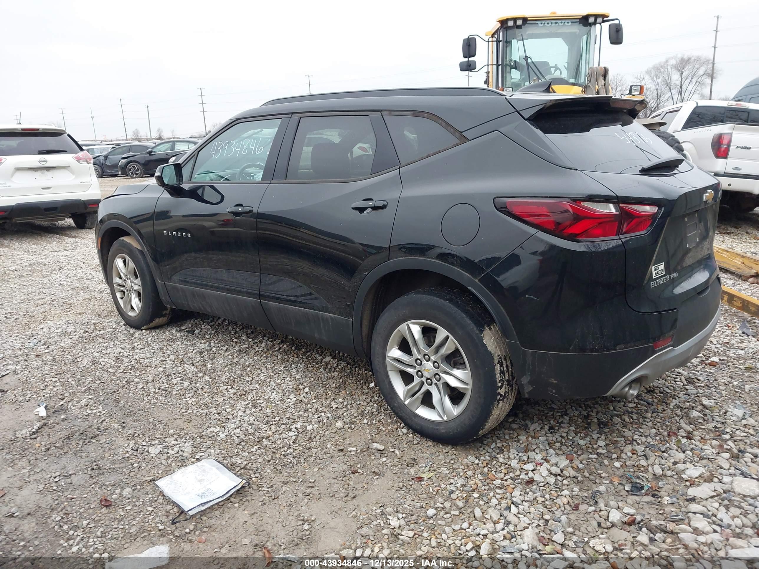 CHEVROLET BLAZER image 3