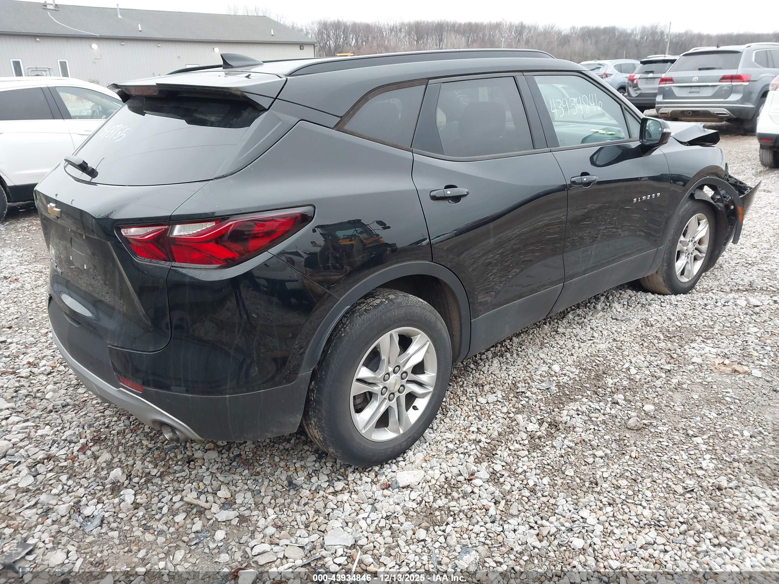 CHEVROLET BLAZER image 4