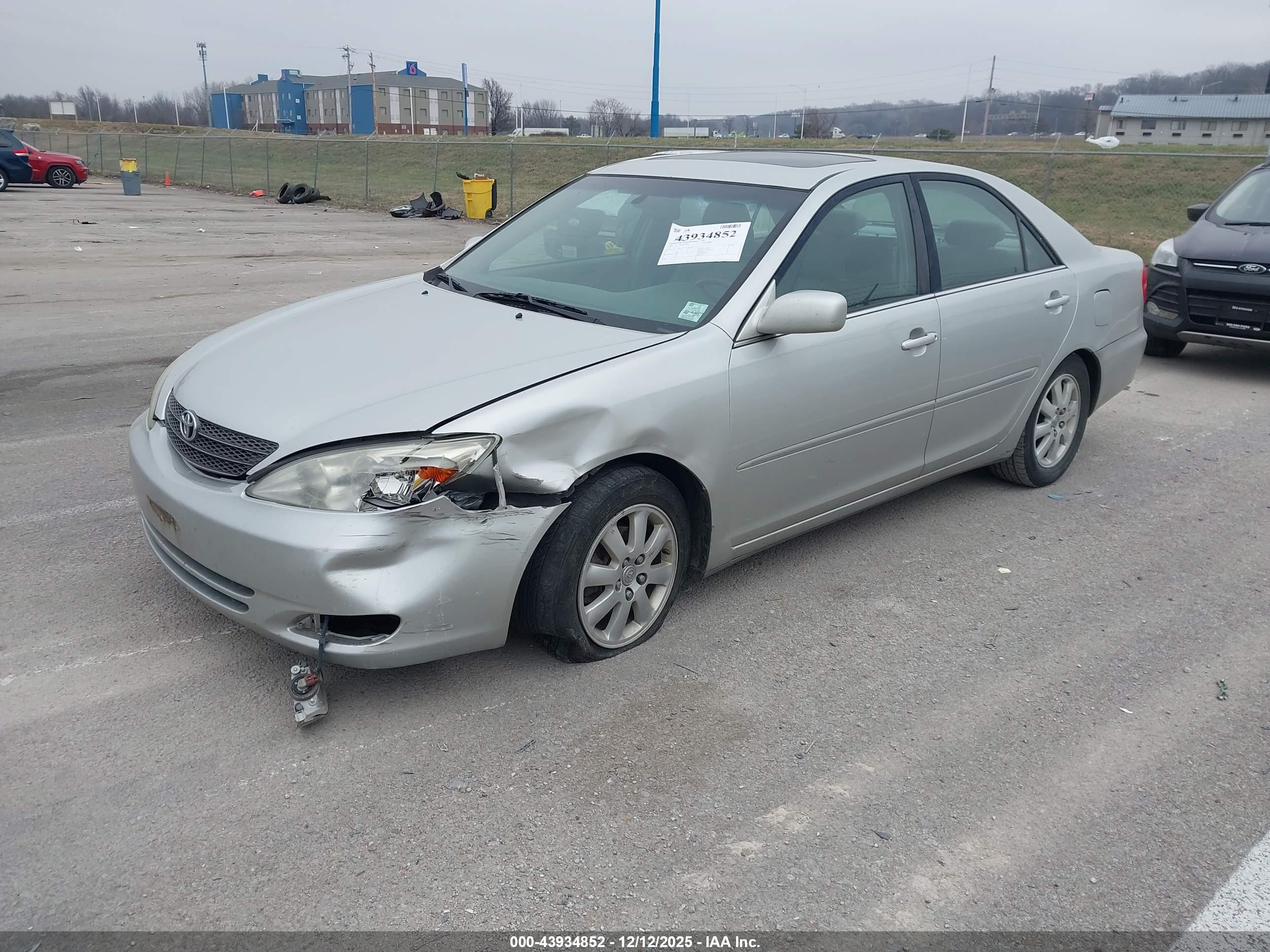 TOYOTA CAMRY image 2