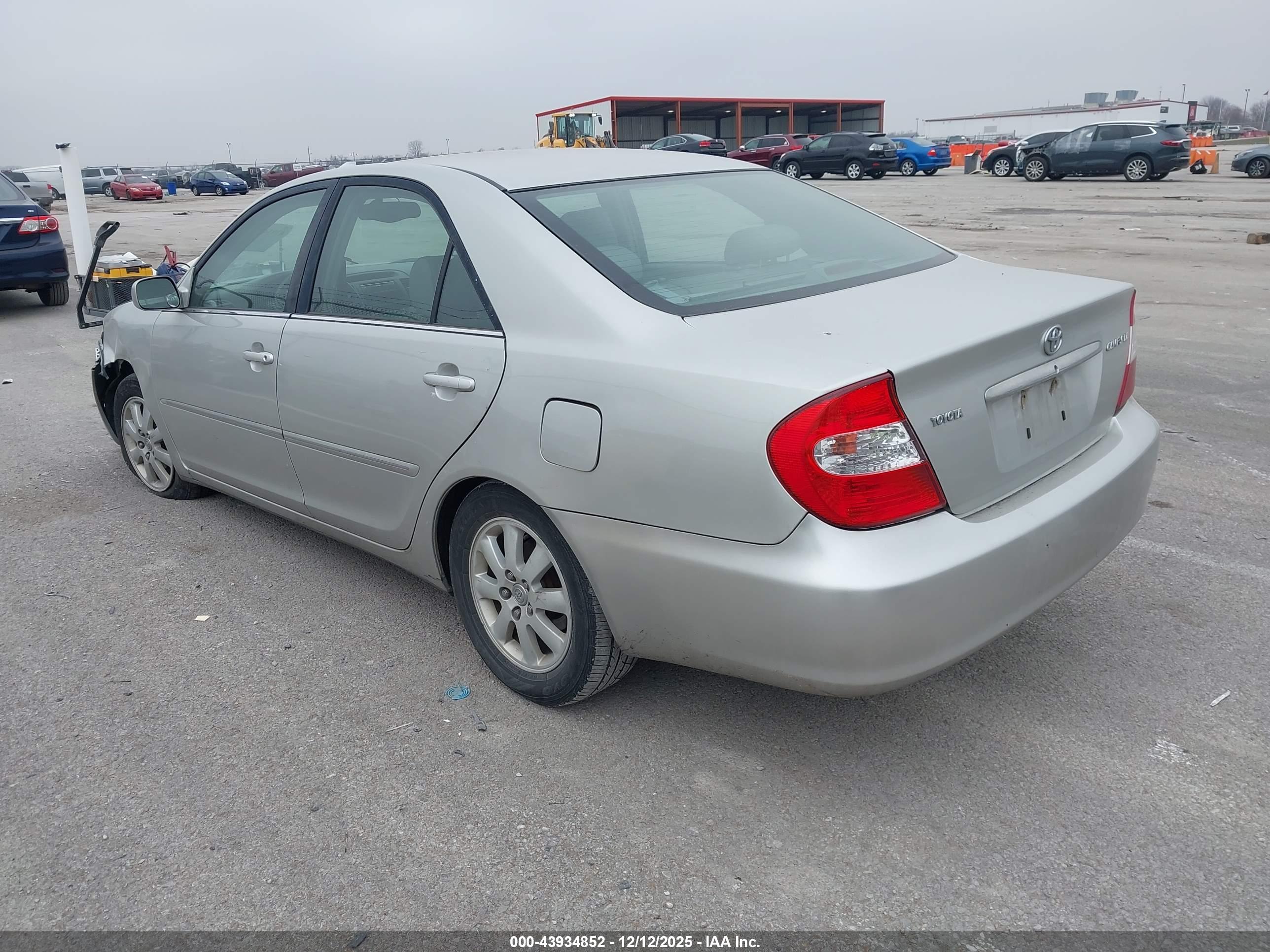 TOYOTA CAMRY image 3