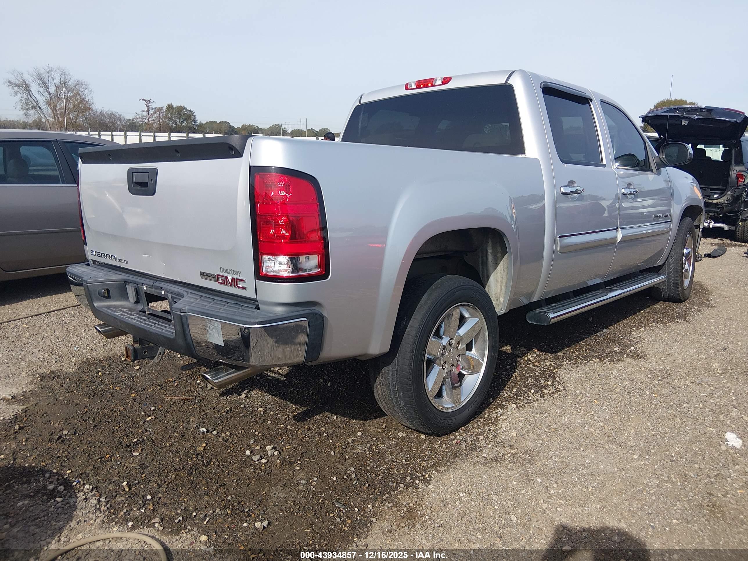 GMC SIERRA image 4