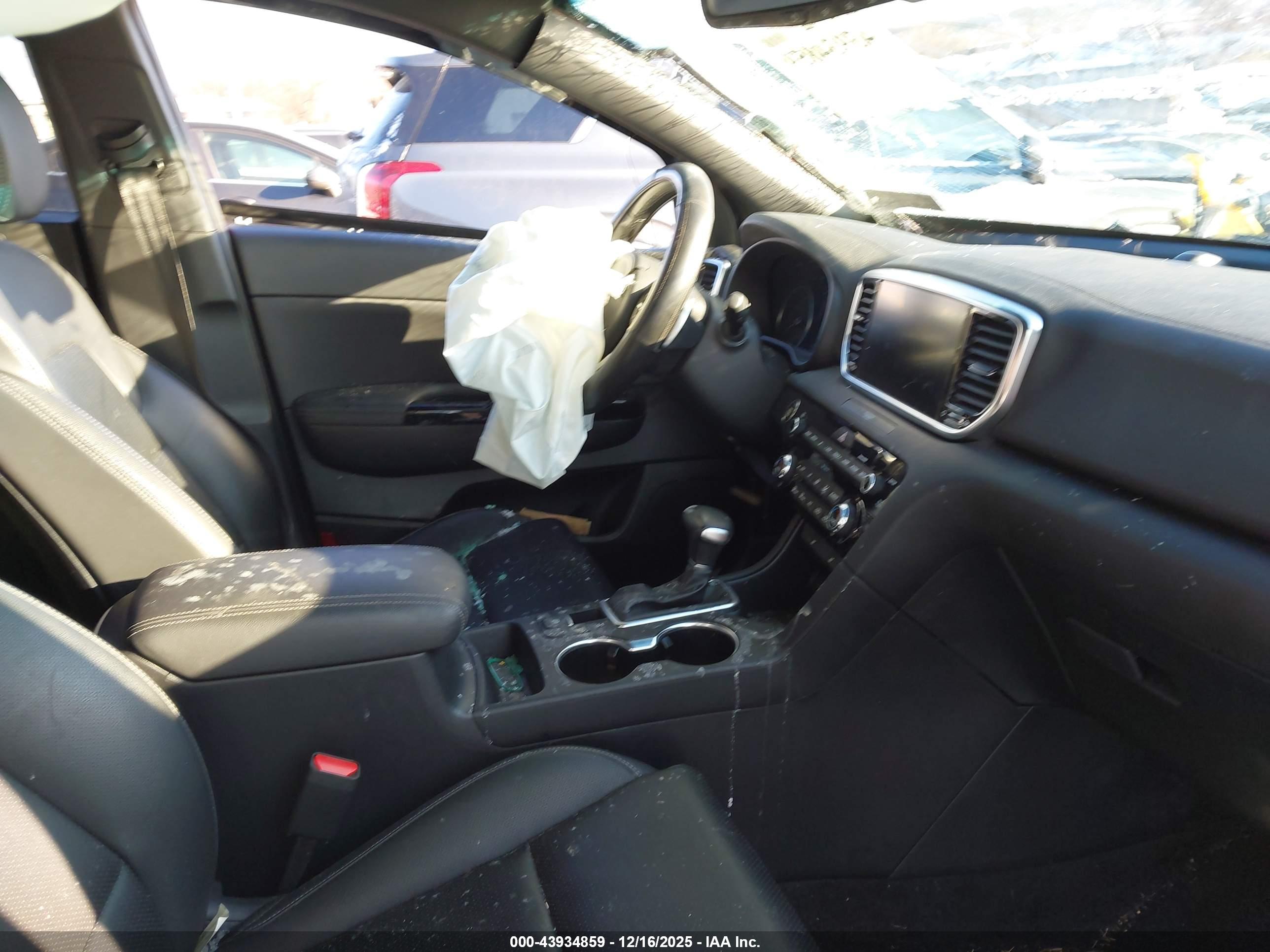KIA SPORTAGE image 5