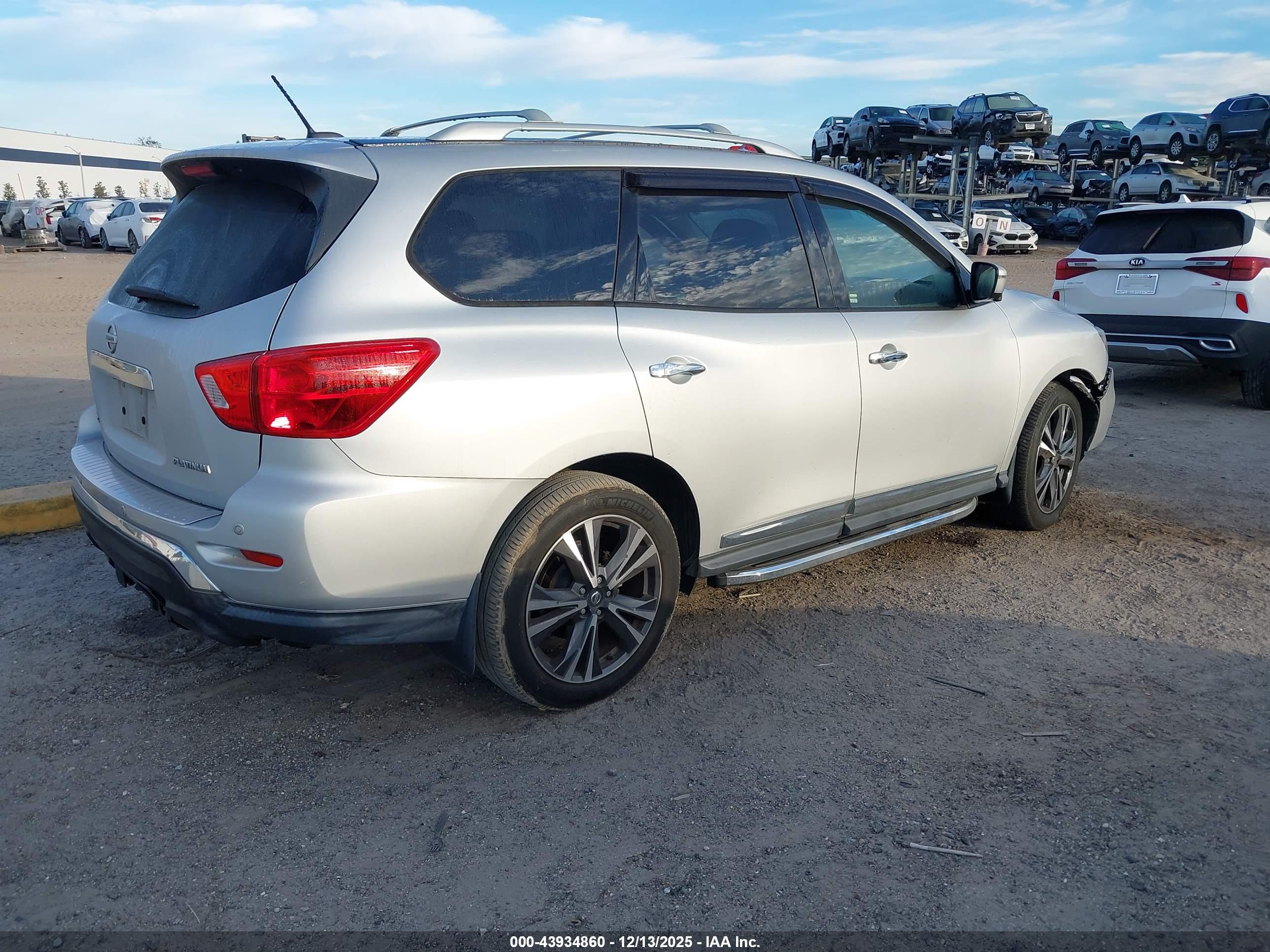 NISSAN PATHFINDER image 4