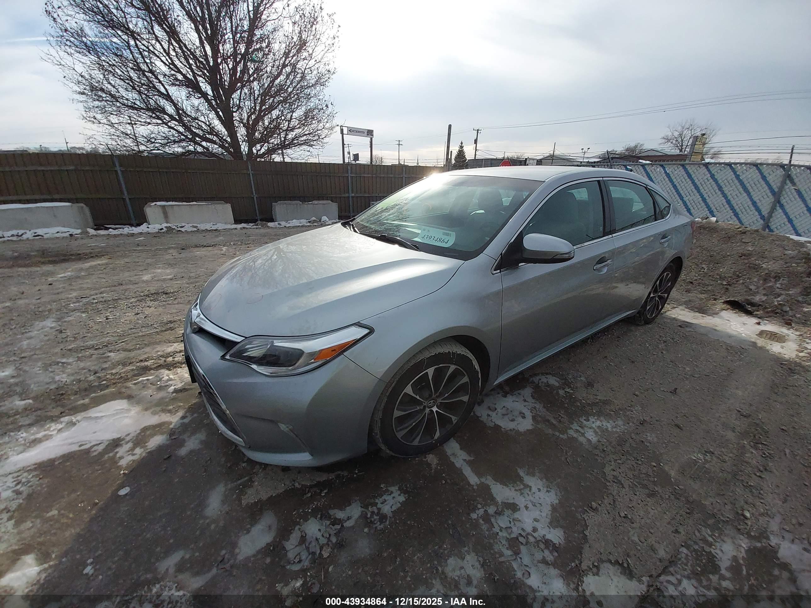 TOYOTA AVALON image 2