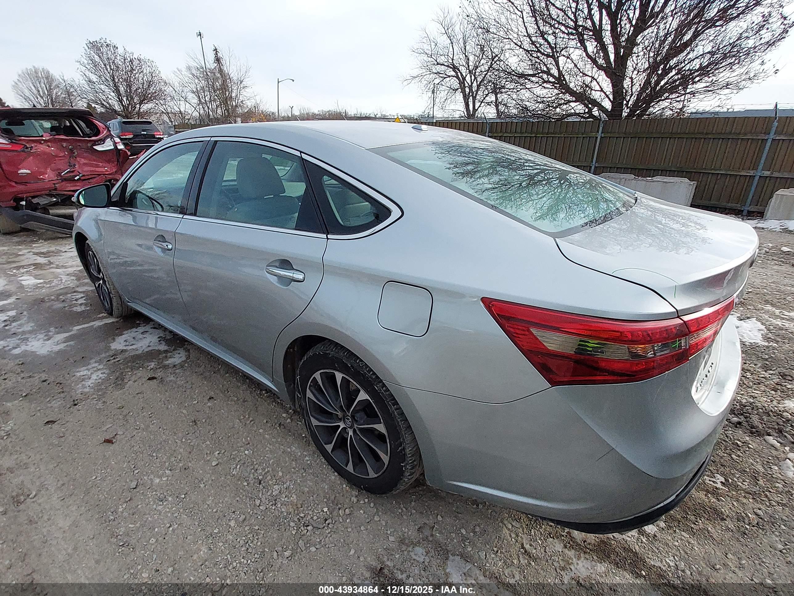 TOYOTA AVALON image 3