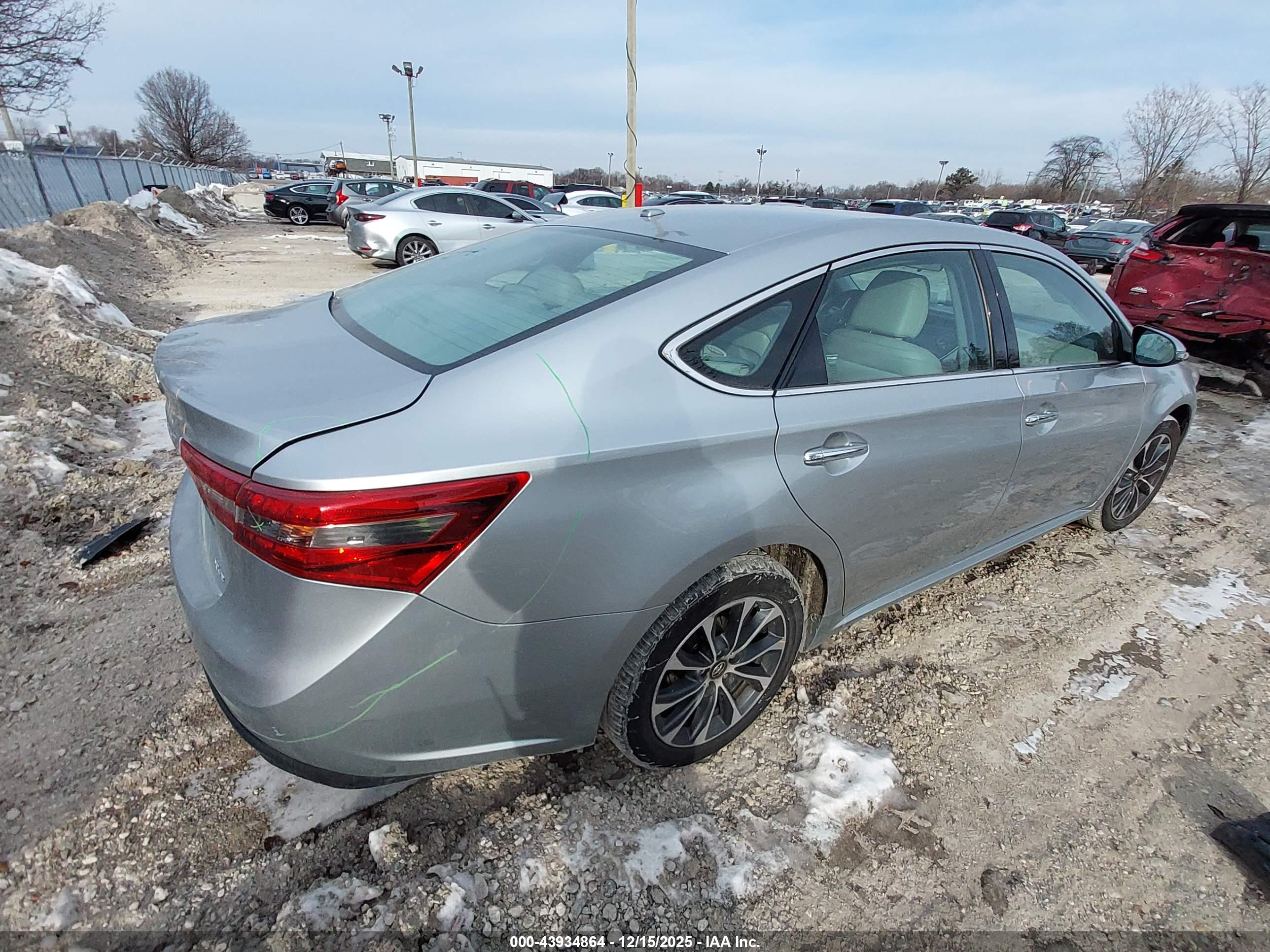 TOYOTA AVALON image 4