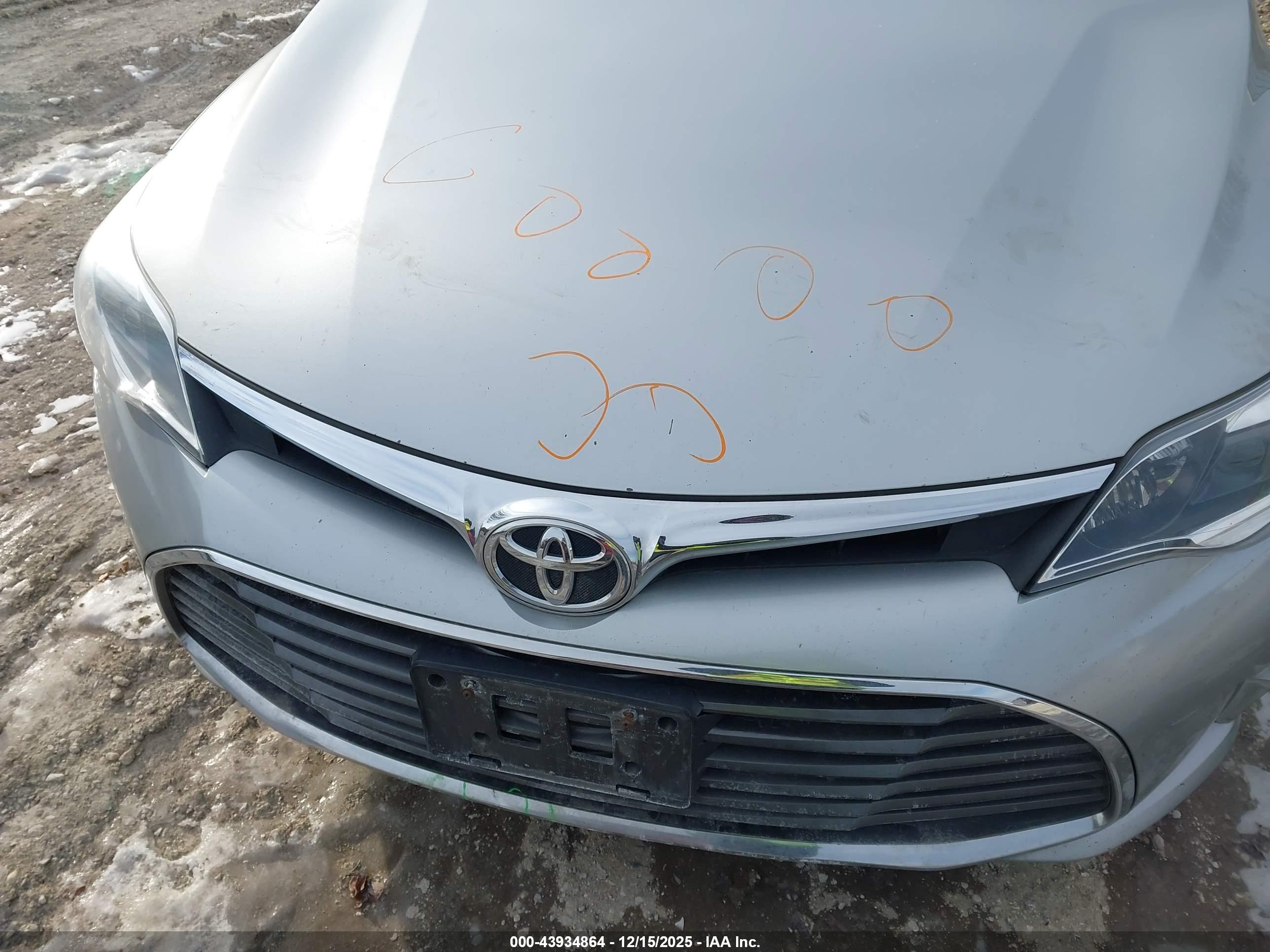 TOYOTA AVALON image 6