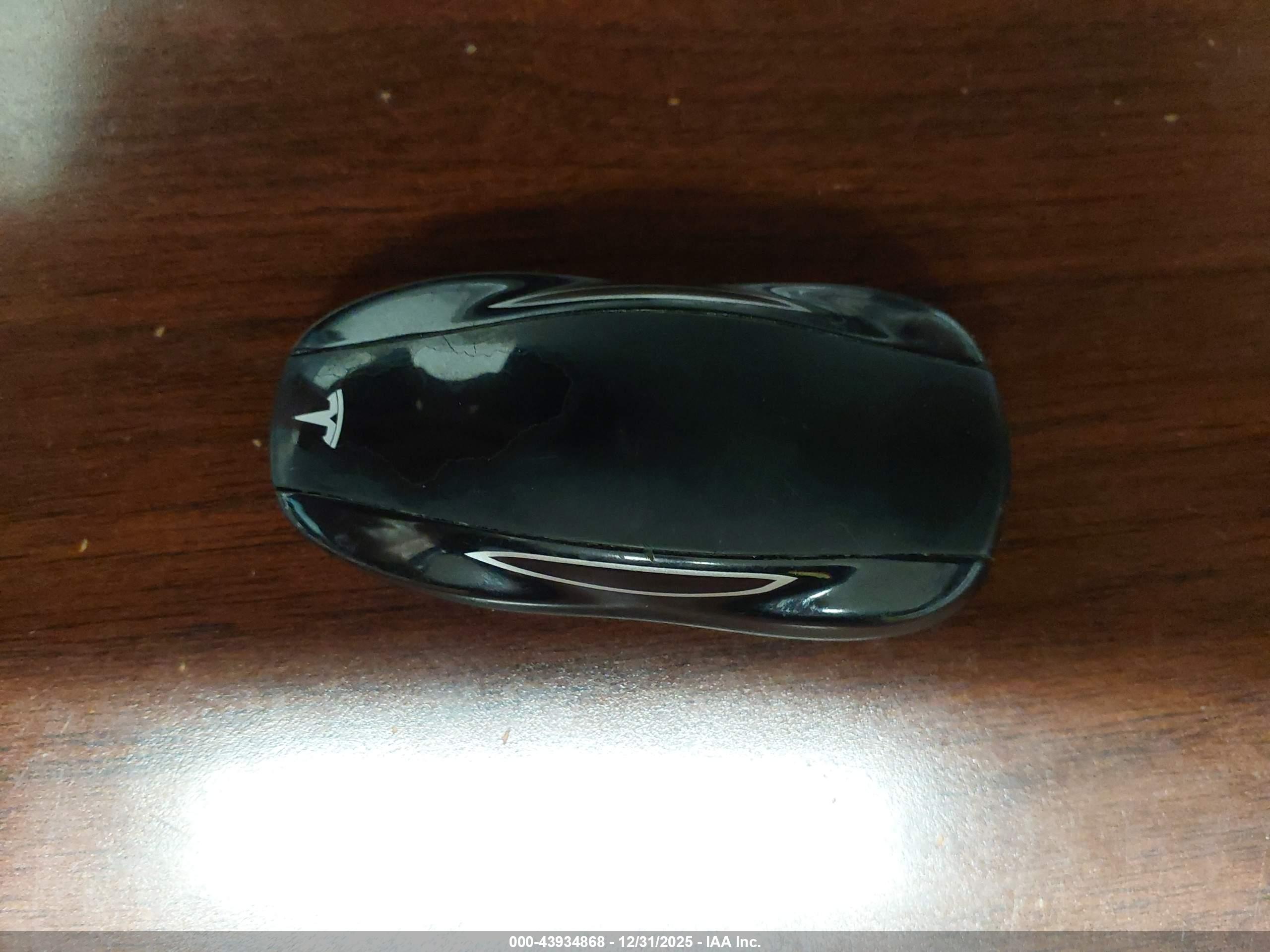 TESLA MODEL image 11