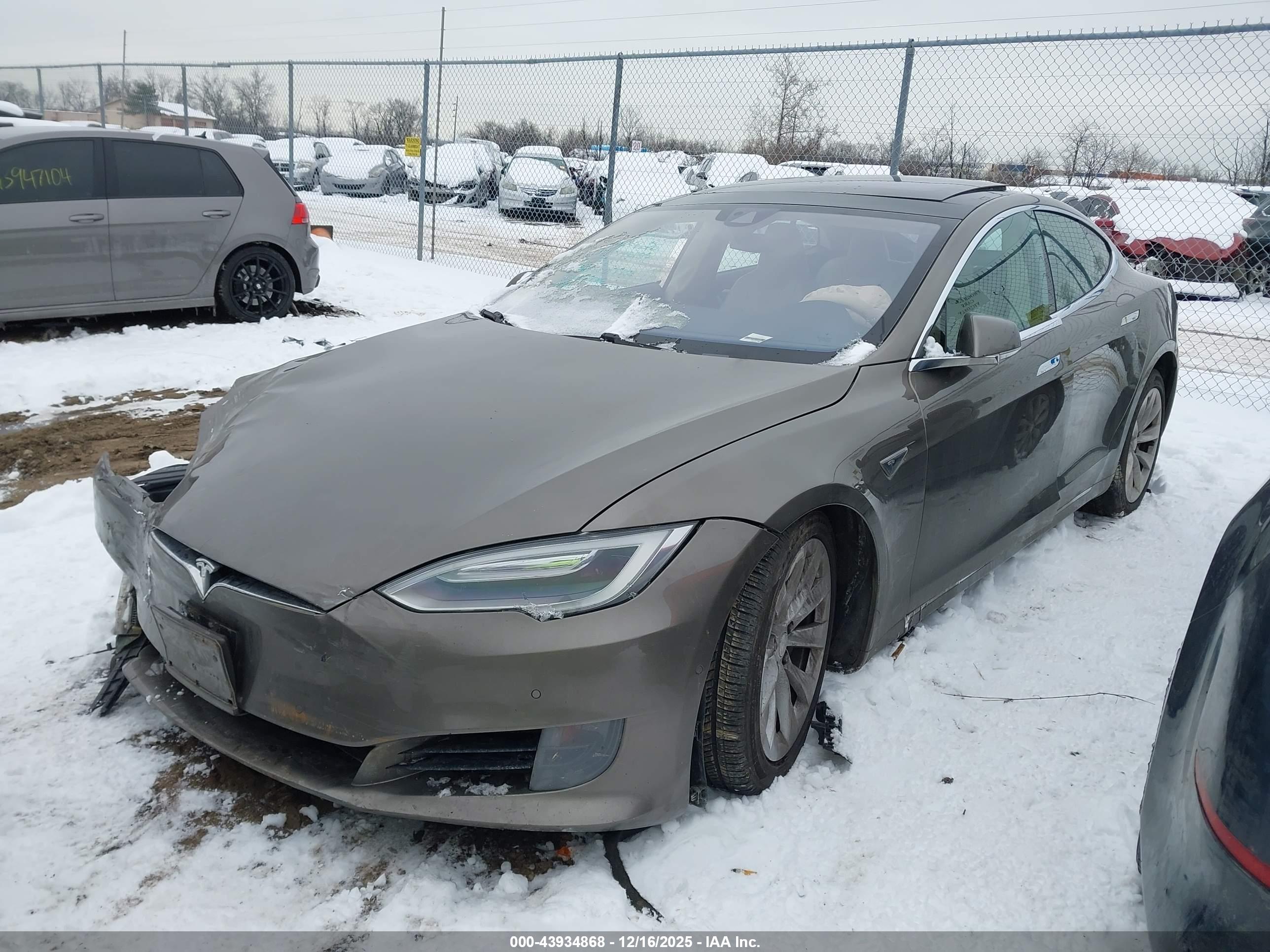 TESLA MODEL image 2