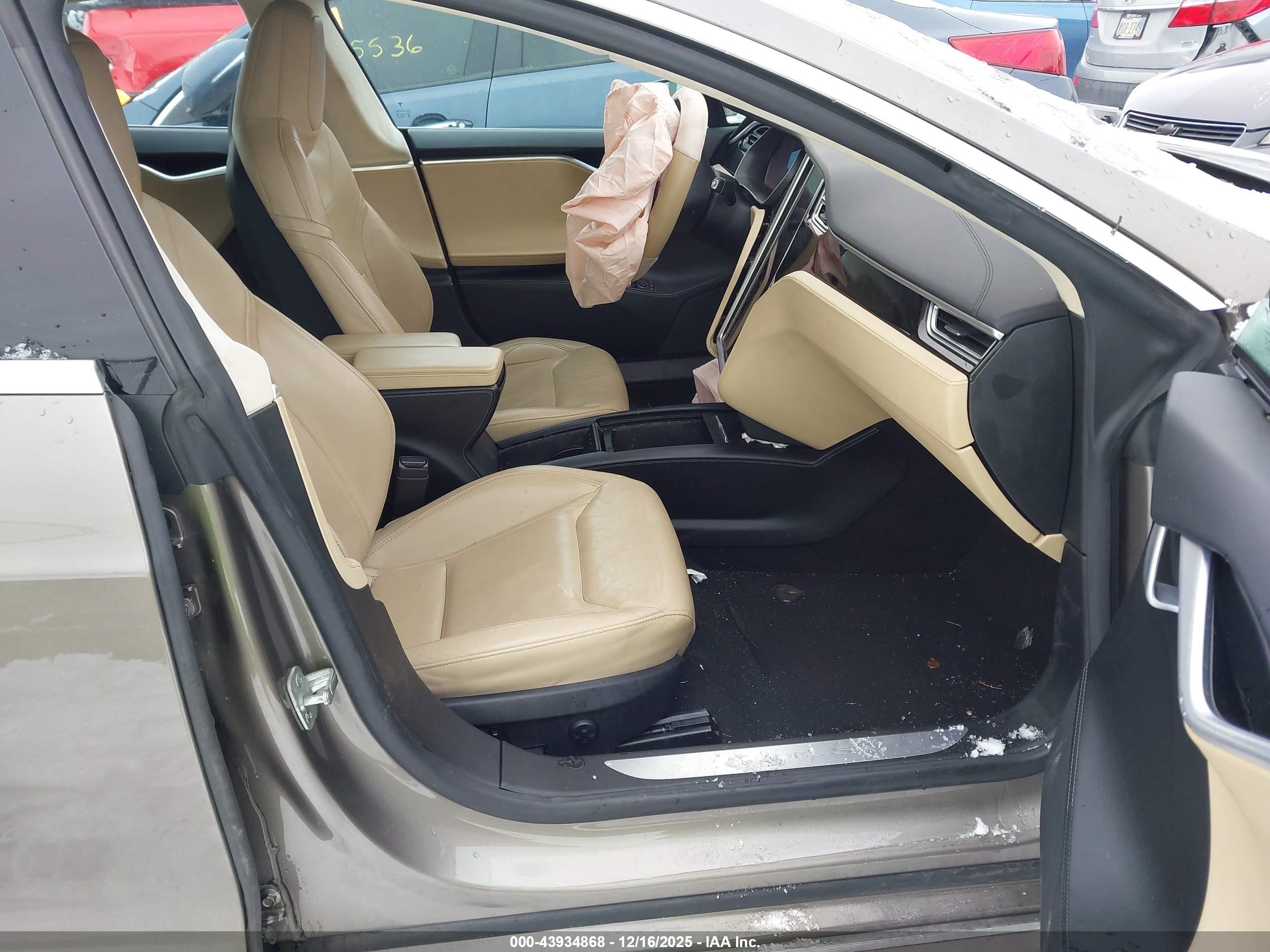 TESLA MODEL image 5