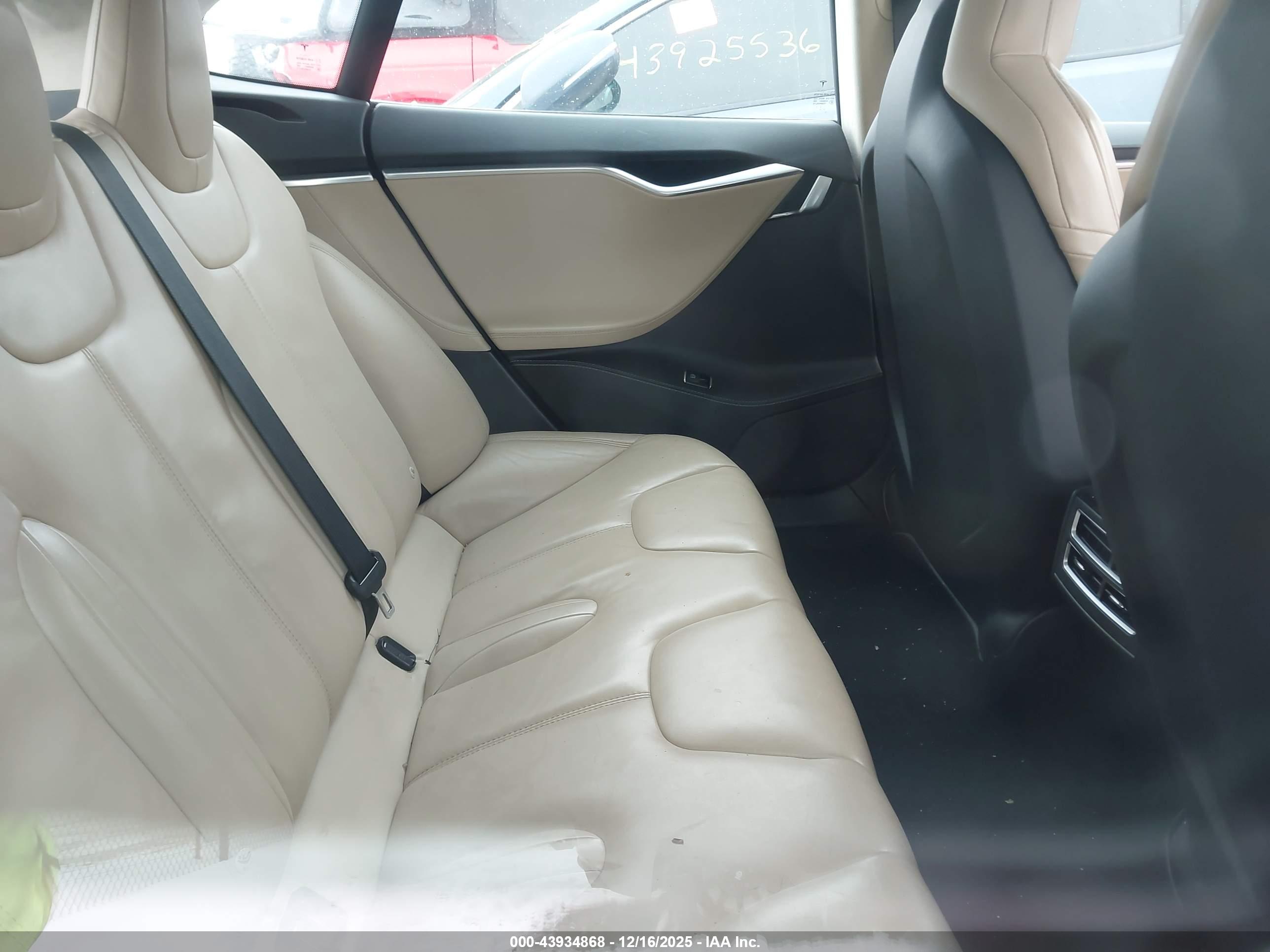 TESLA MODEL image 8