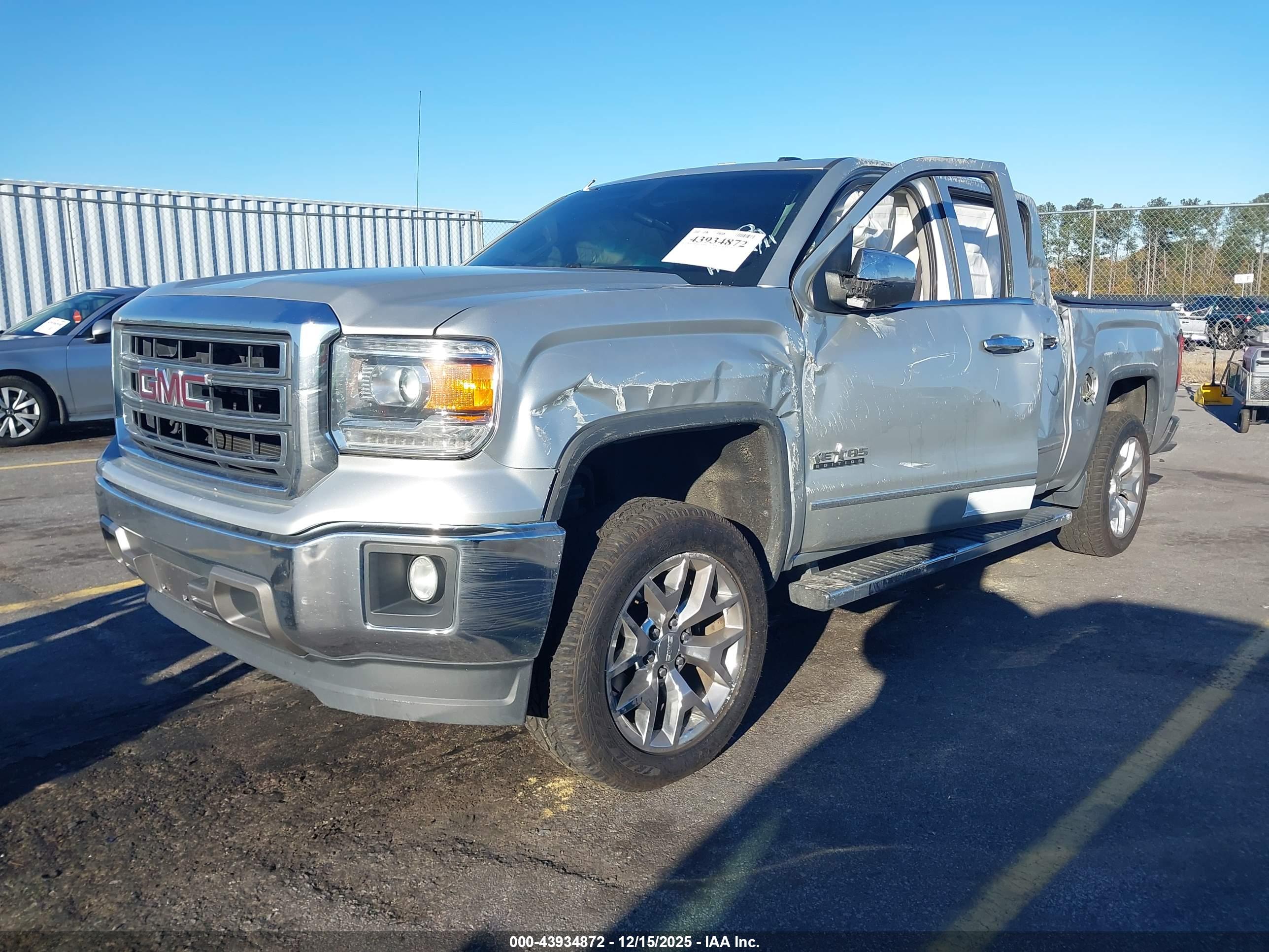 GMC SIERRA image 2