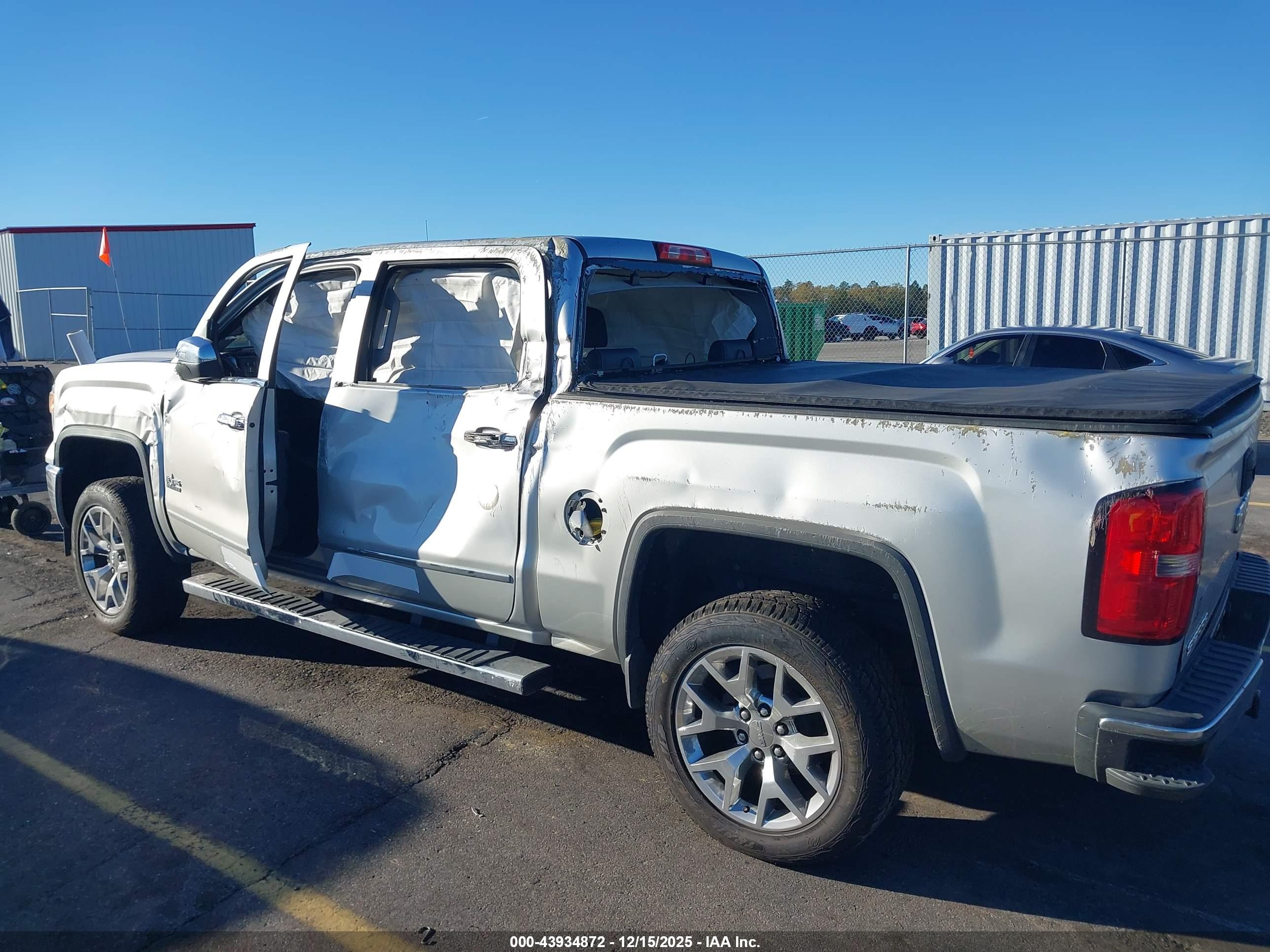 GMC SIERRA image 3
