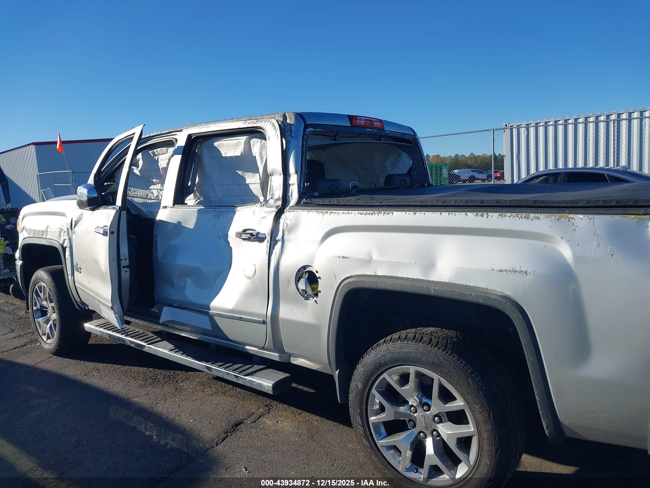 GMC SIERRA image 6