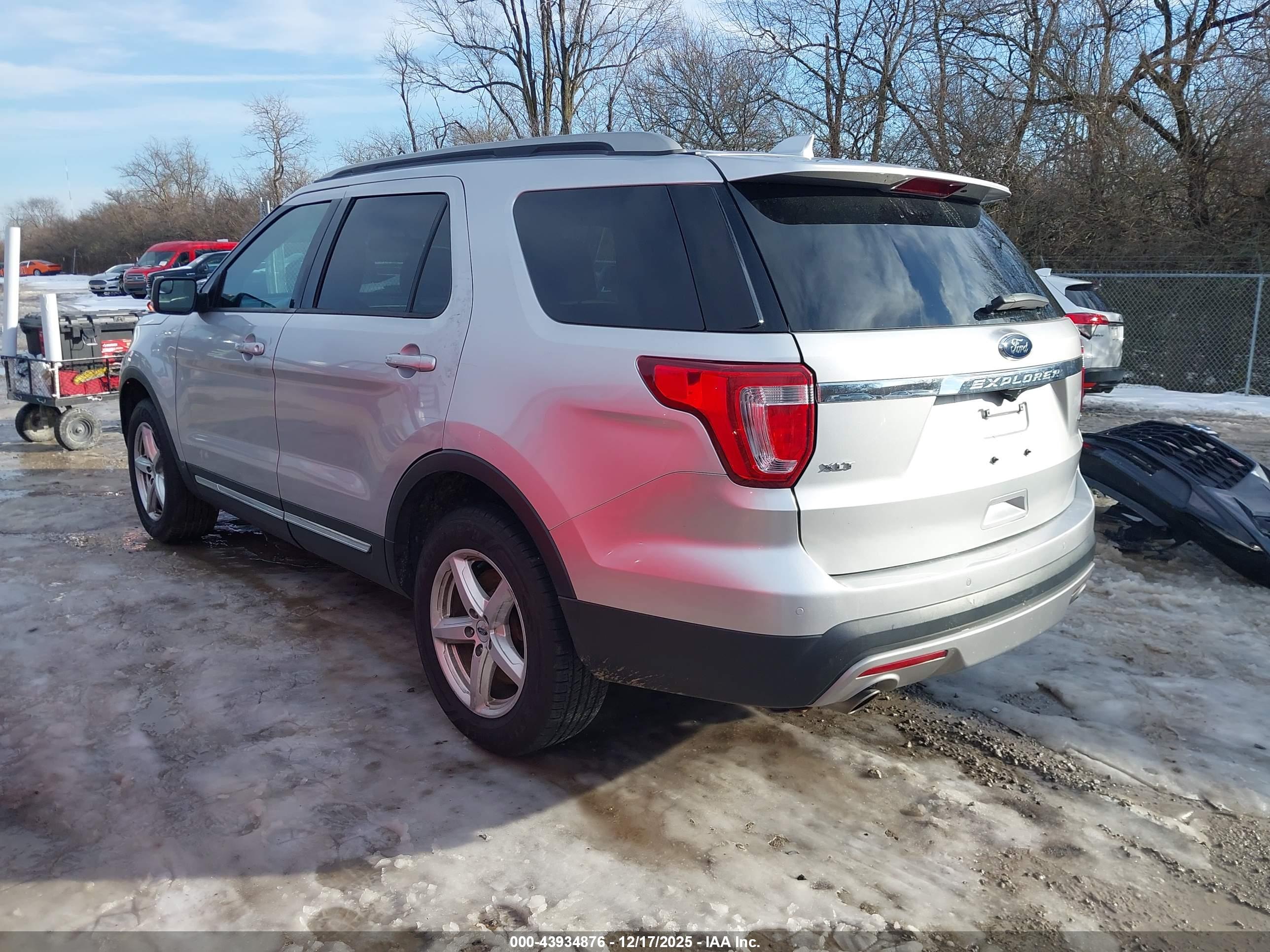 FORD EXPLORER image 3