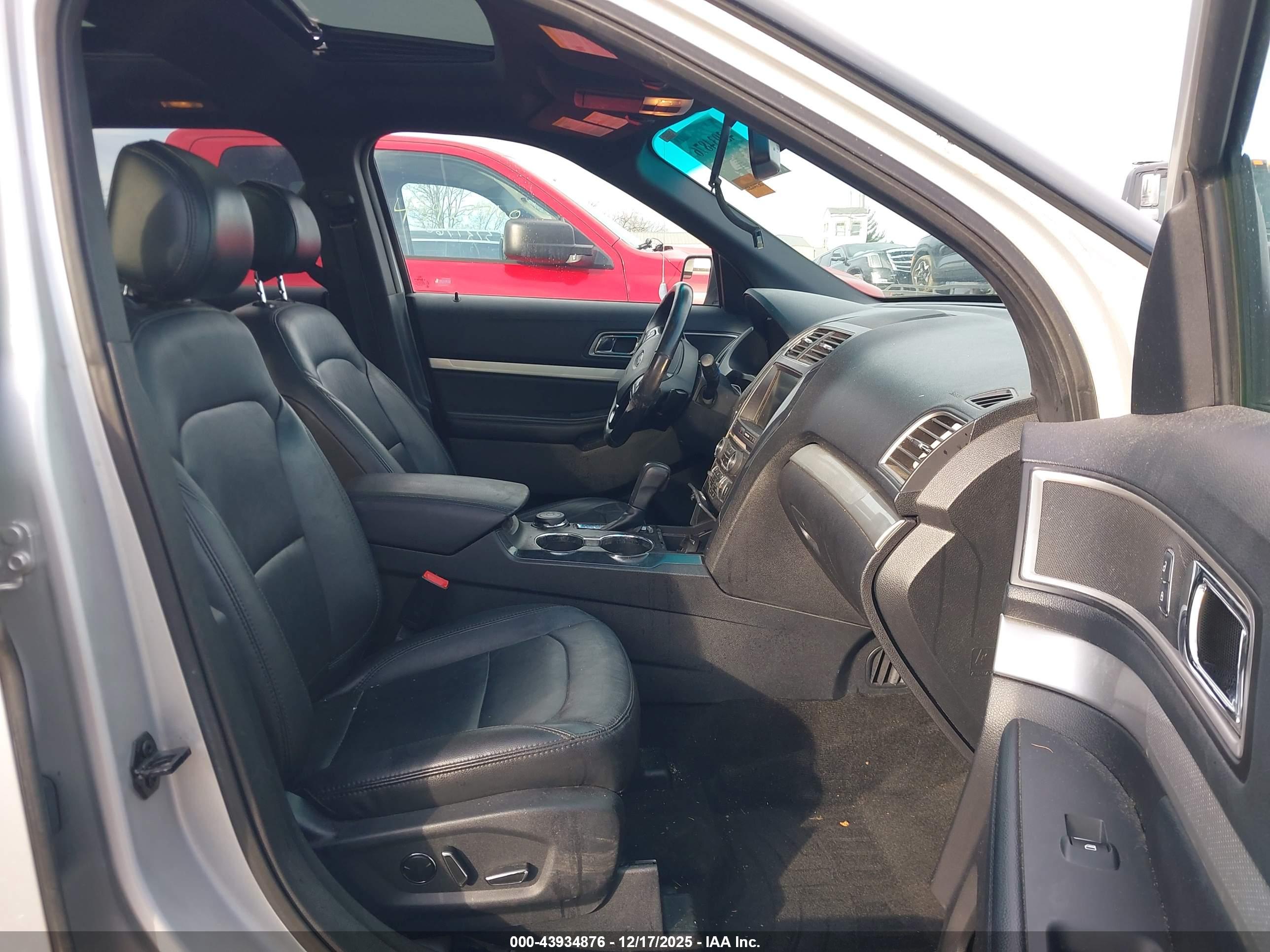 FORD EXPLORER image 5