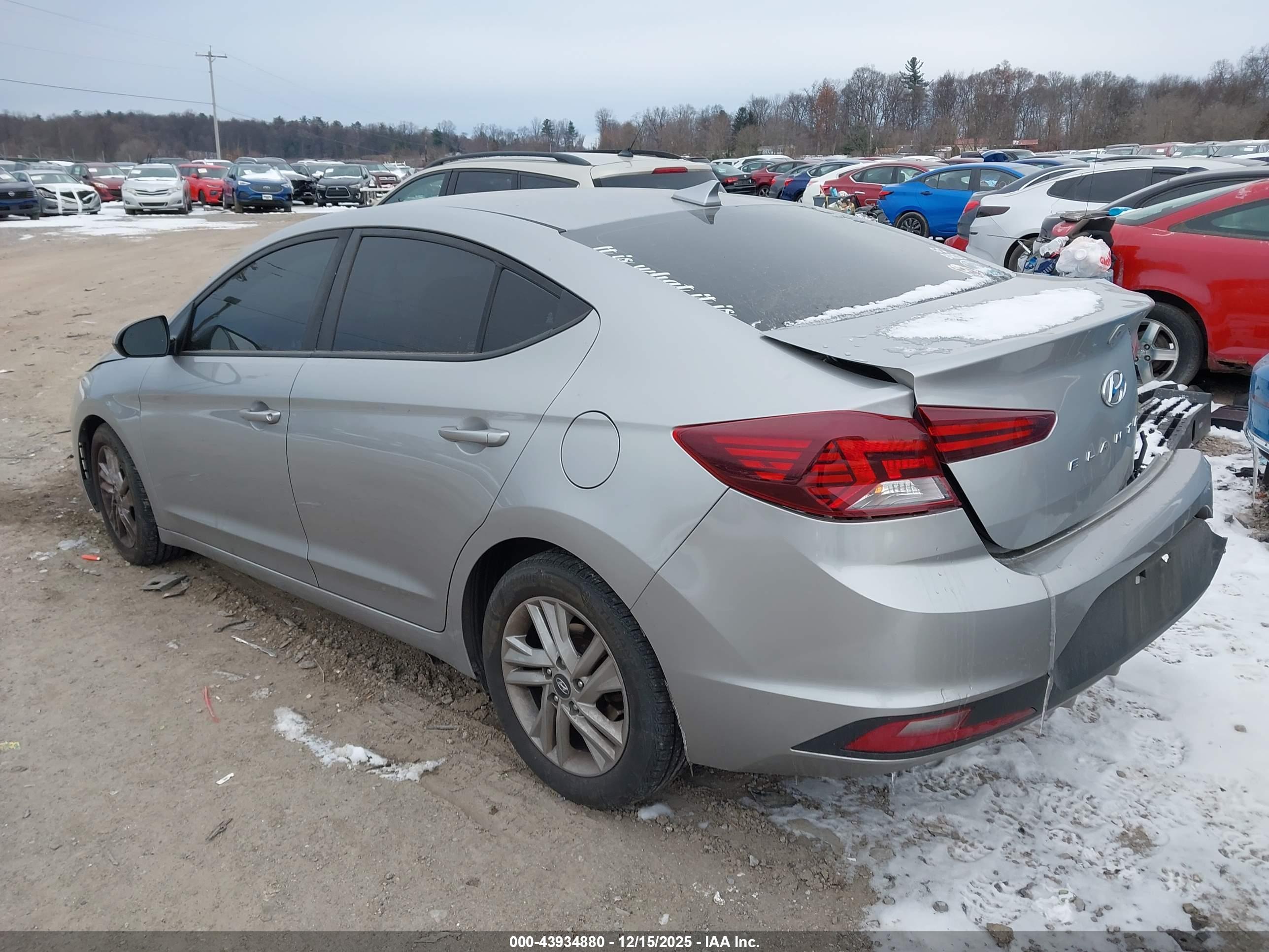 HYUNDAI ELANTRA image 3