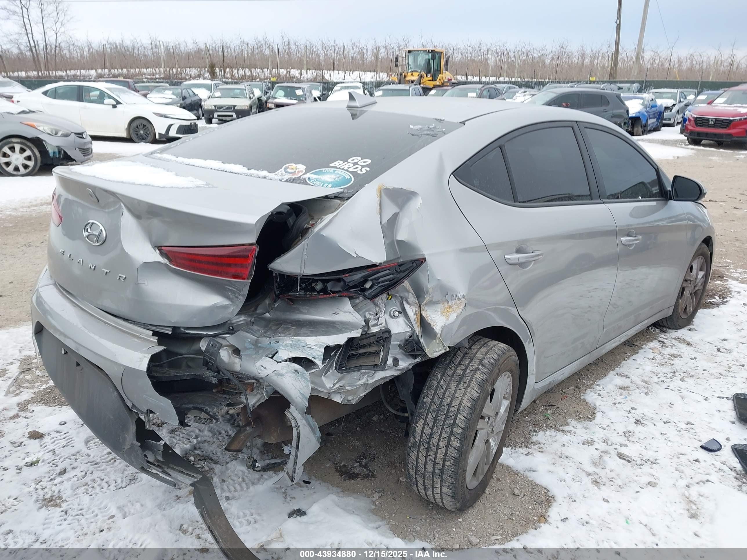 HYUNDAI ELANTRA image 4