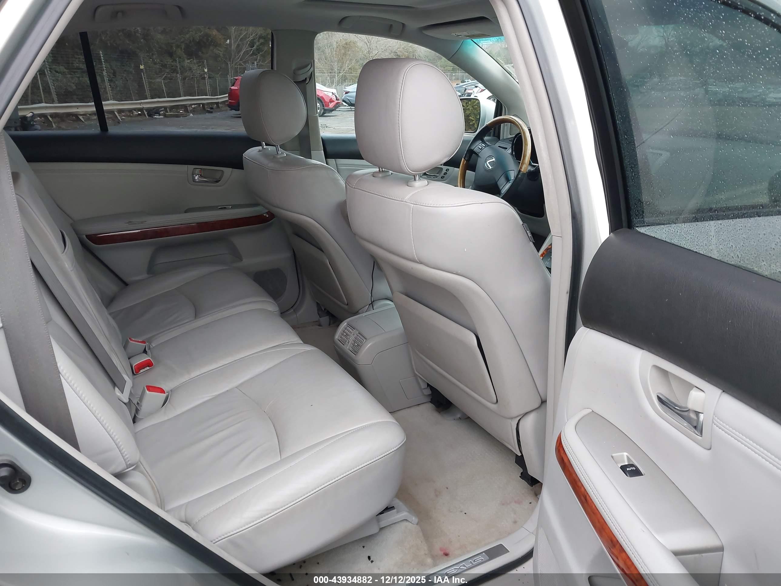 LEXUS RX image 8