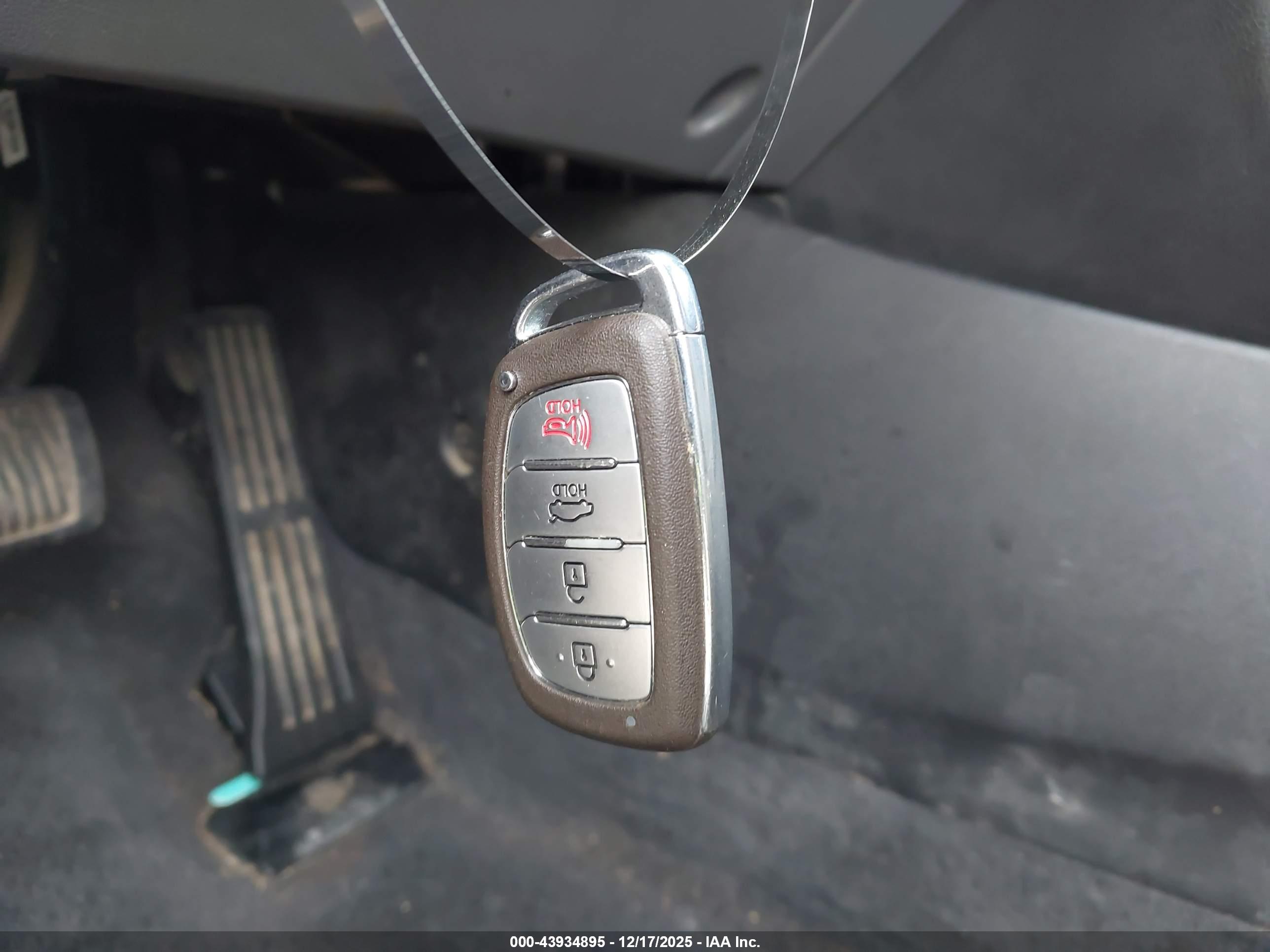 HYUNDAI ELANTRA image 11