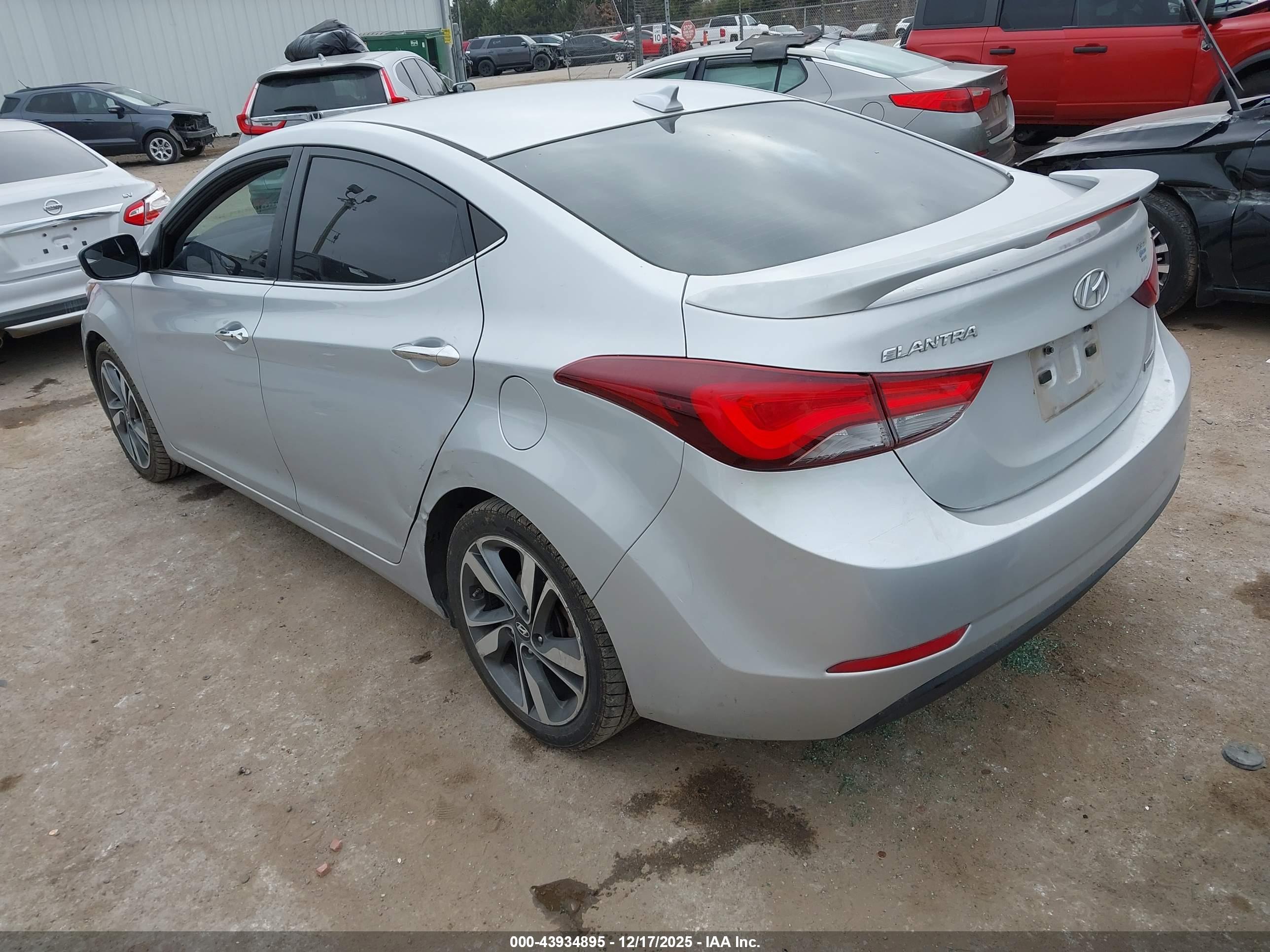 HYUNDAI ELANTRA image 3