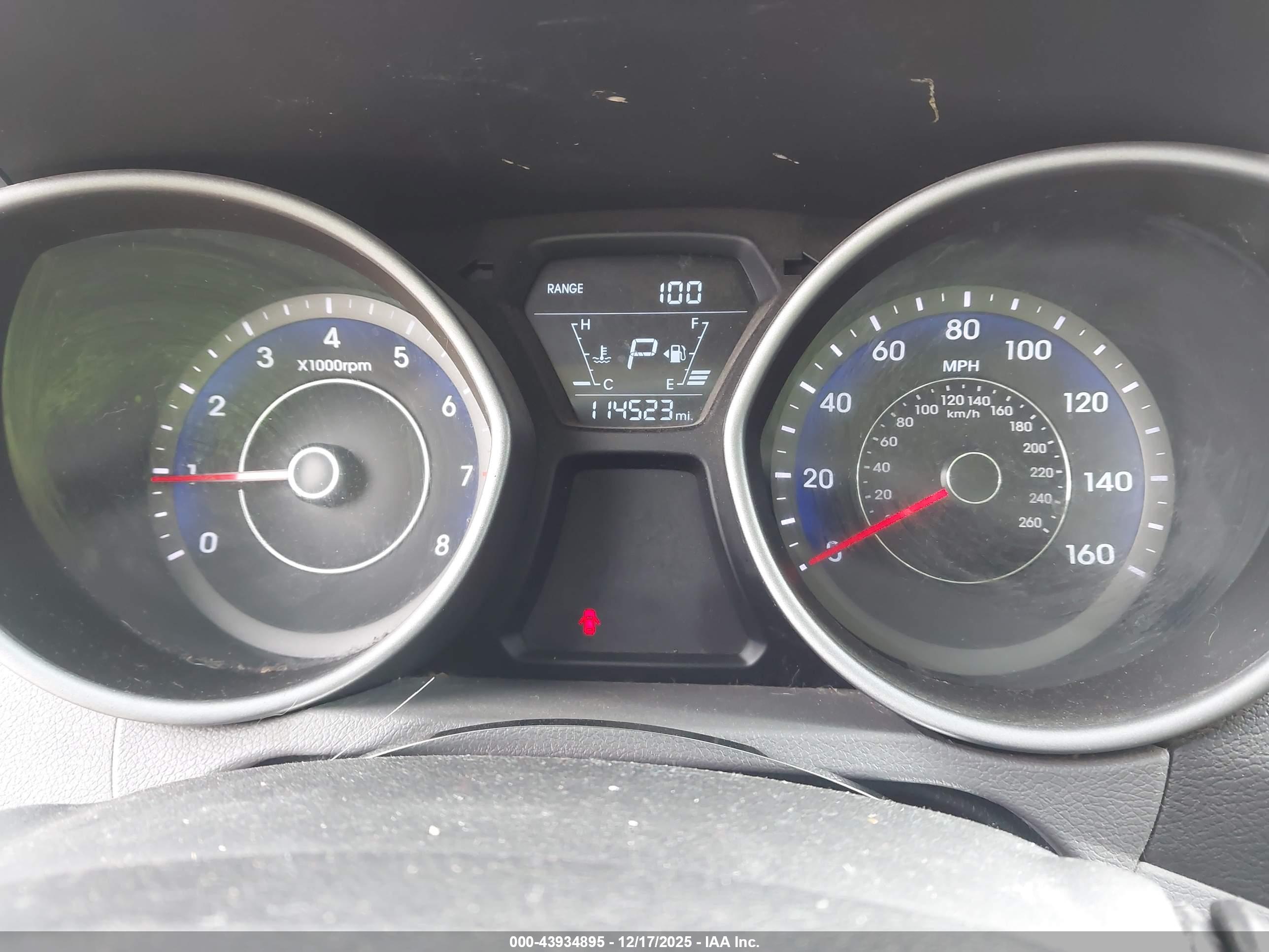 HYUNDAI ELANTRA image 7