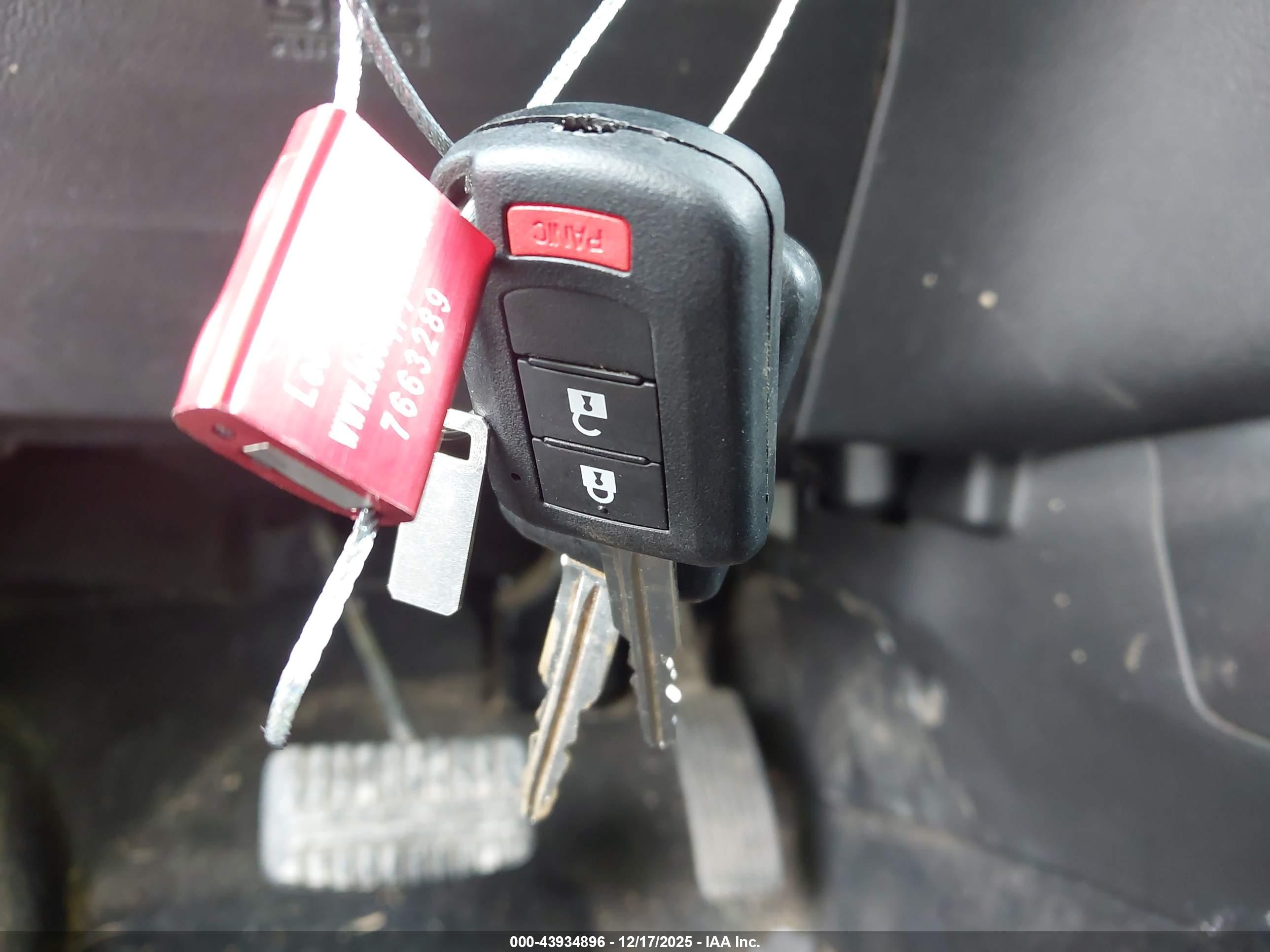 MITSUBISHI OUTLANDER image 11