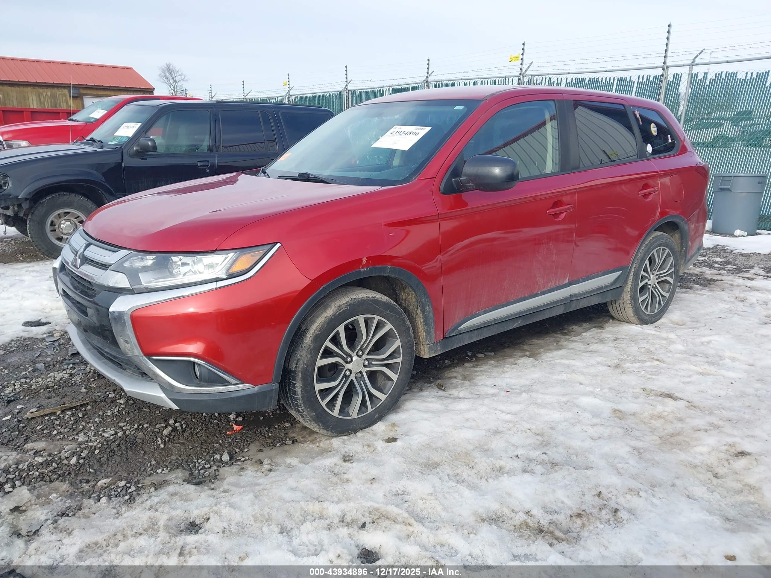 MITSUBISHI OUTLANDER image 2
