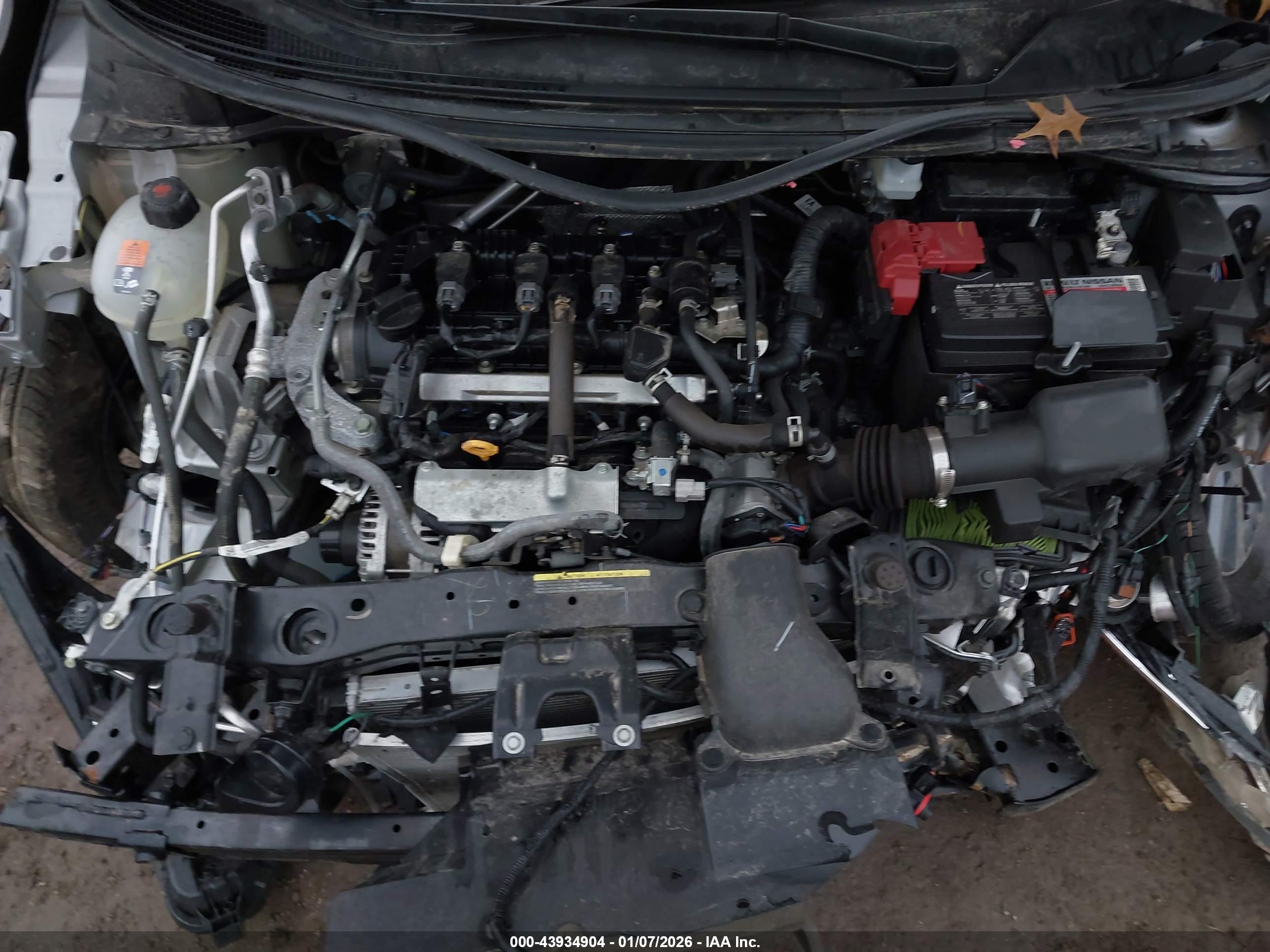 NISSAN VERSA image 10