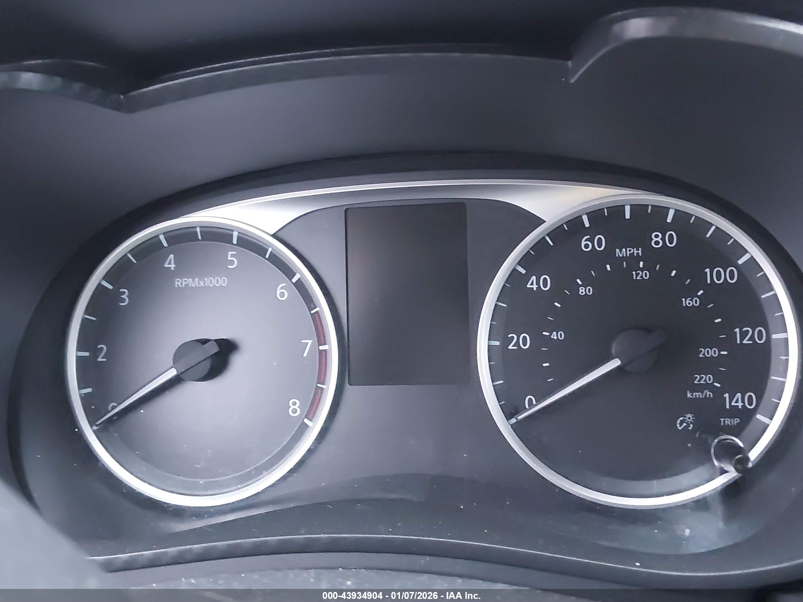 NISSAN VERSA image 7