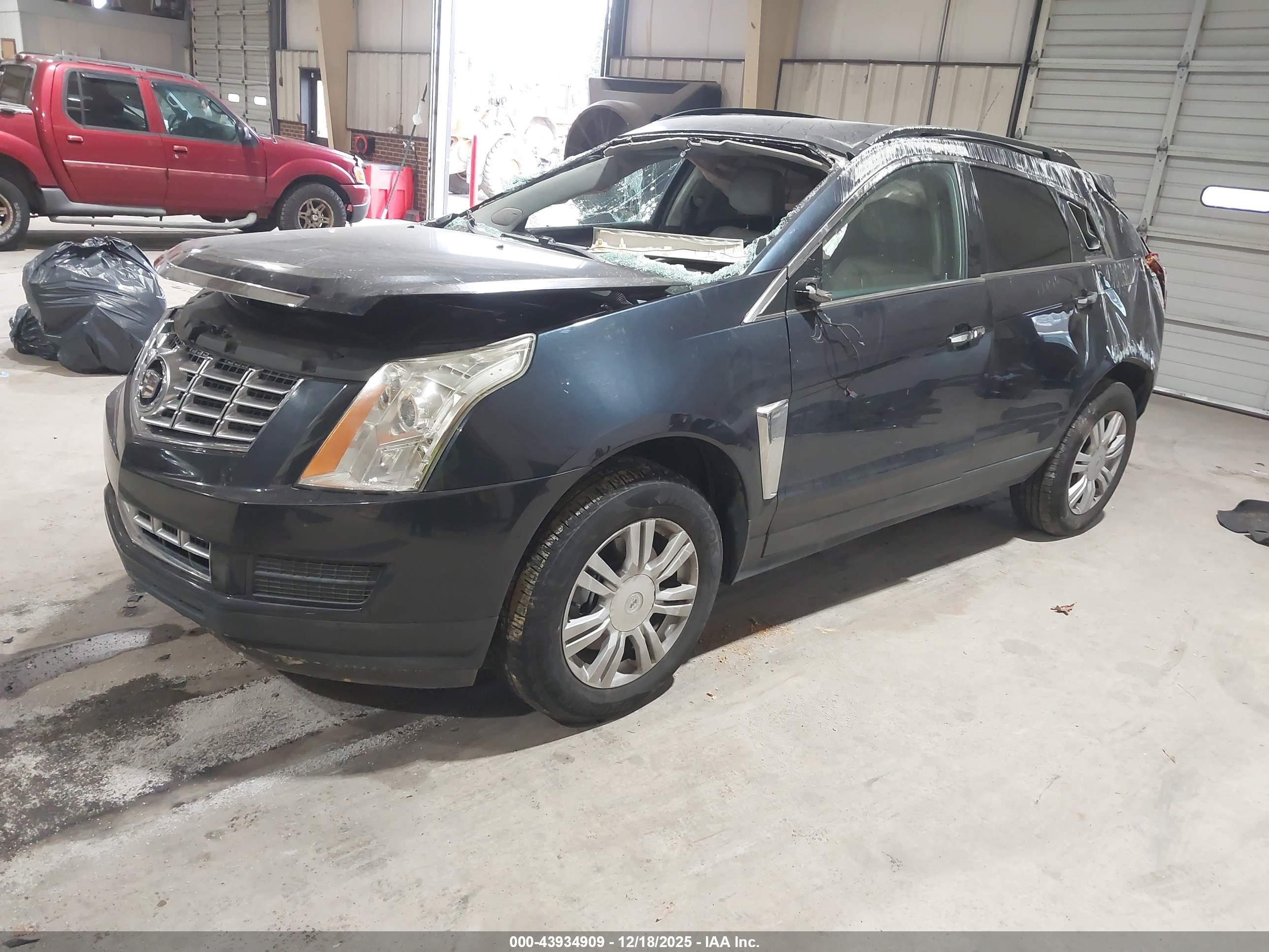 CADILLAC SRX image 2