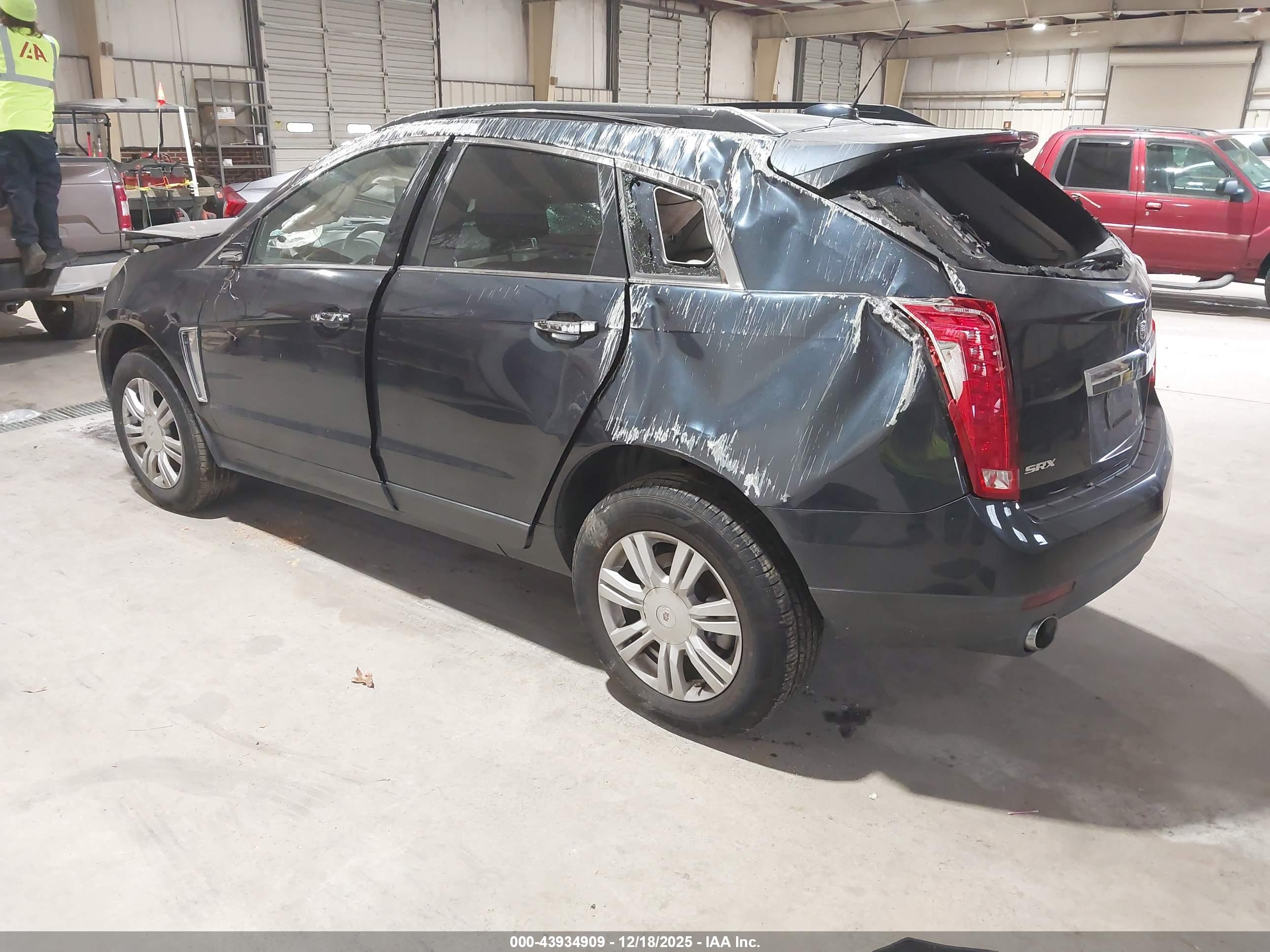 CADILLAC SRX image 3