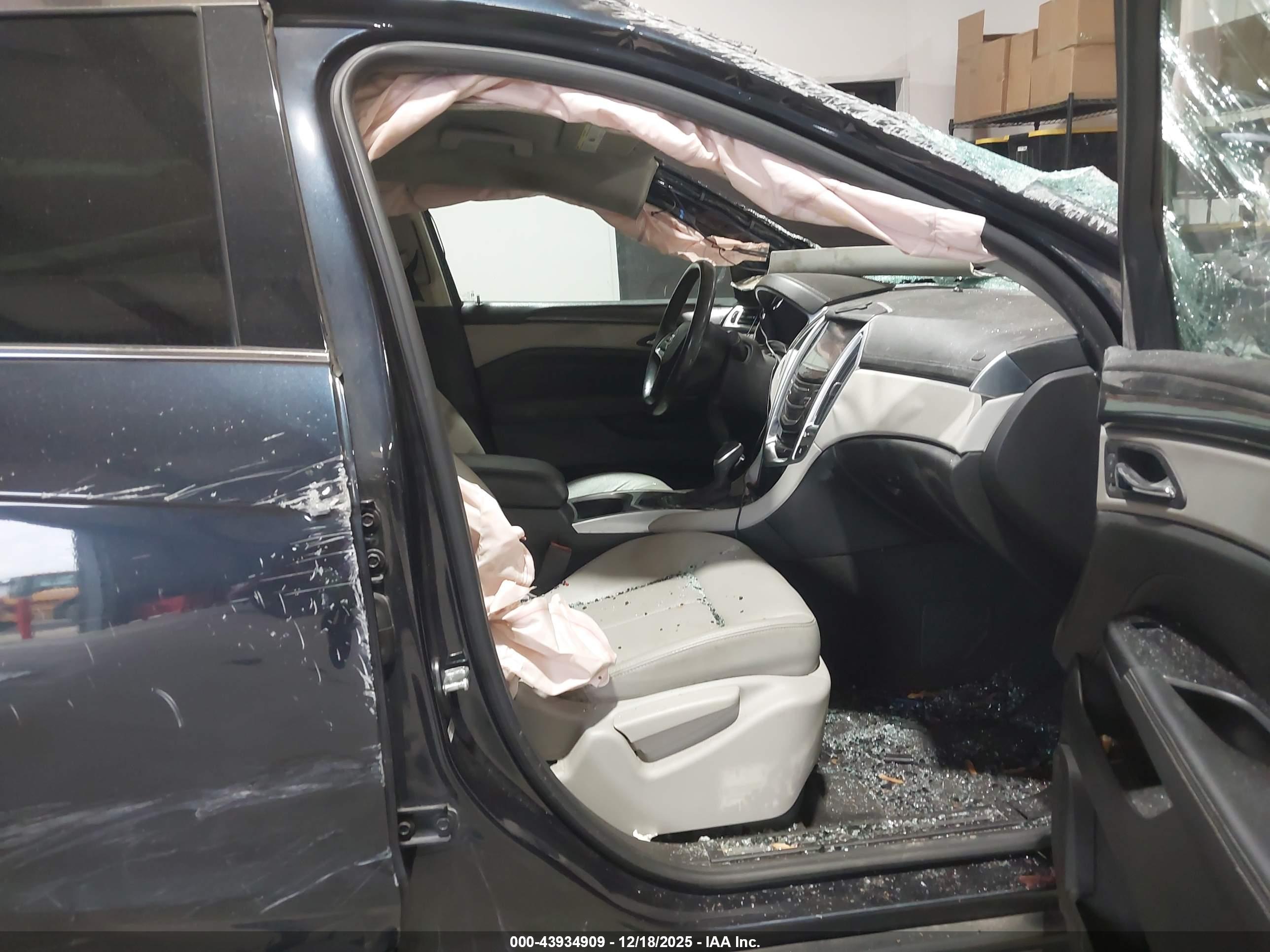 CADILLAC SRX image 5