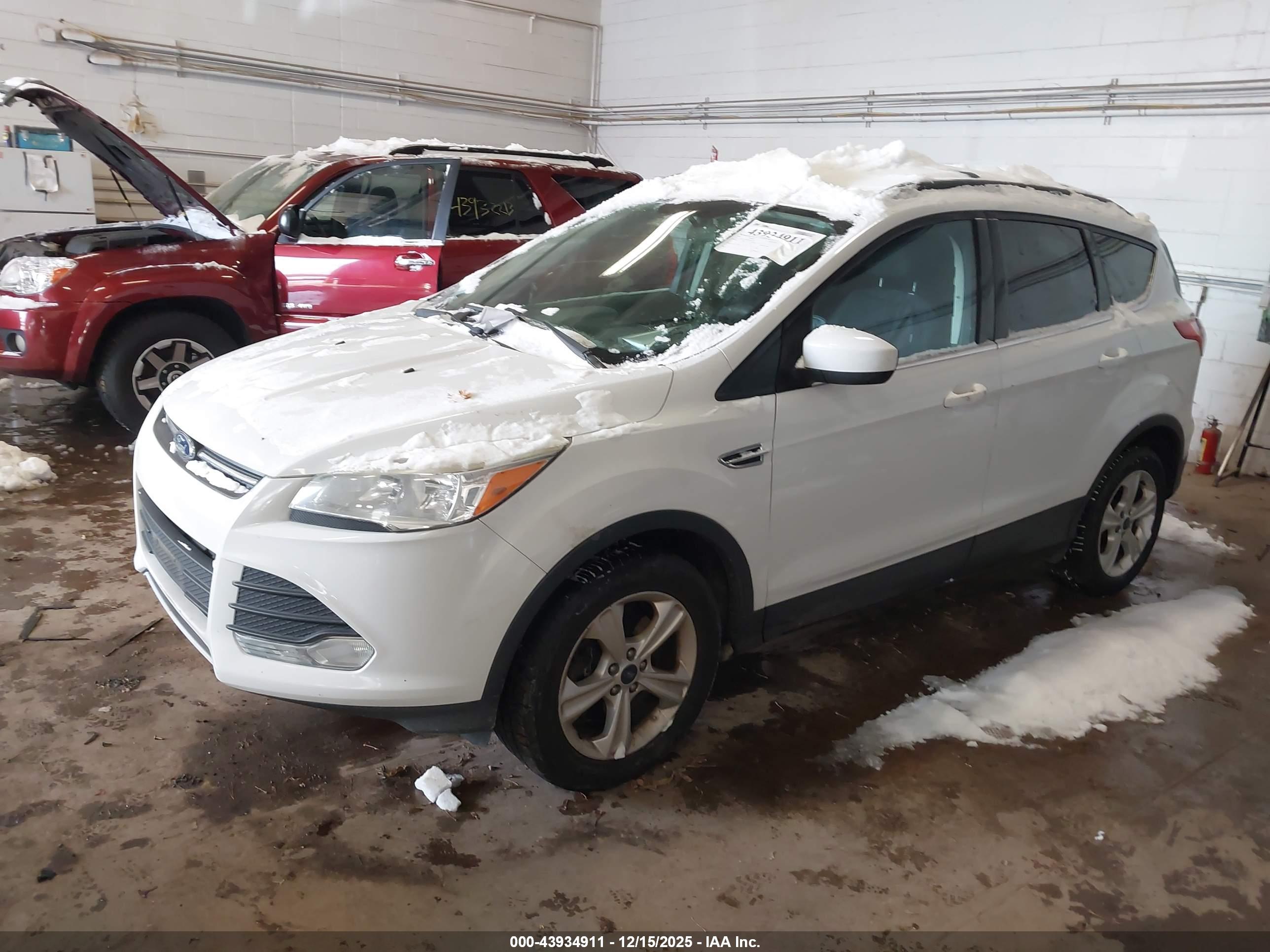 FORD ESCAPE image 2