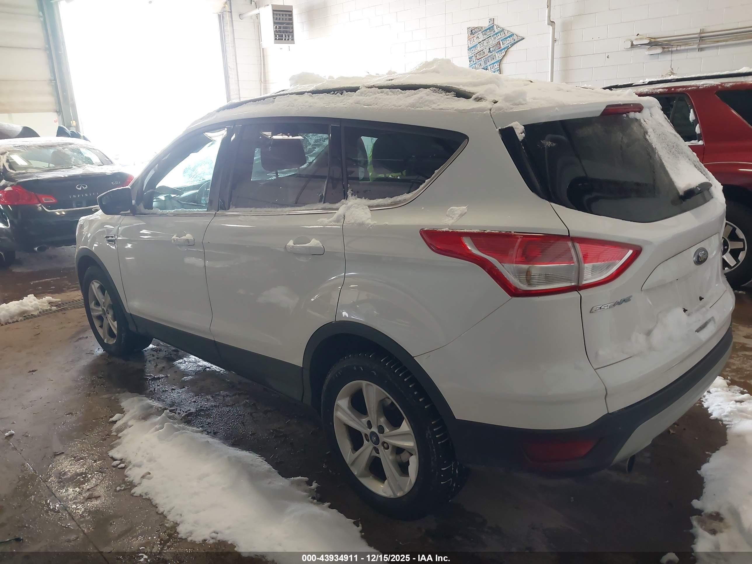FORD ESCAPE image 3