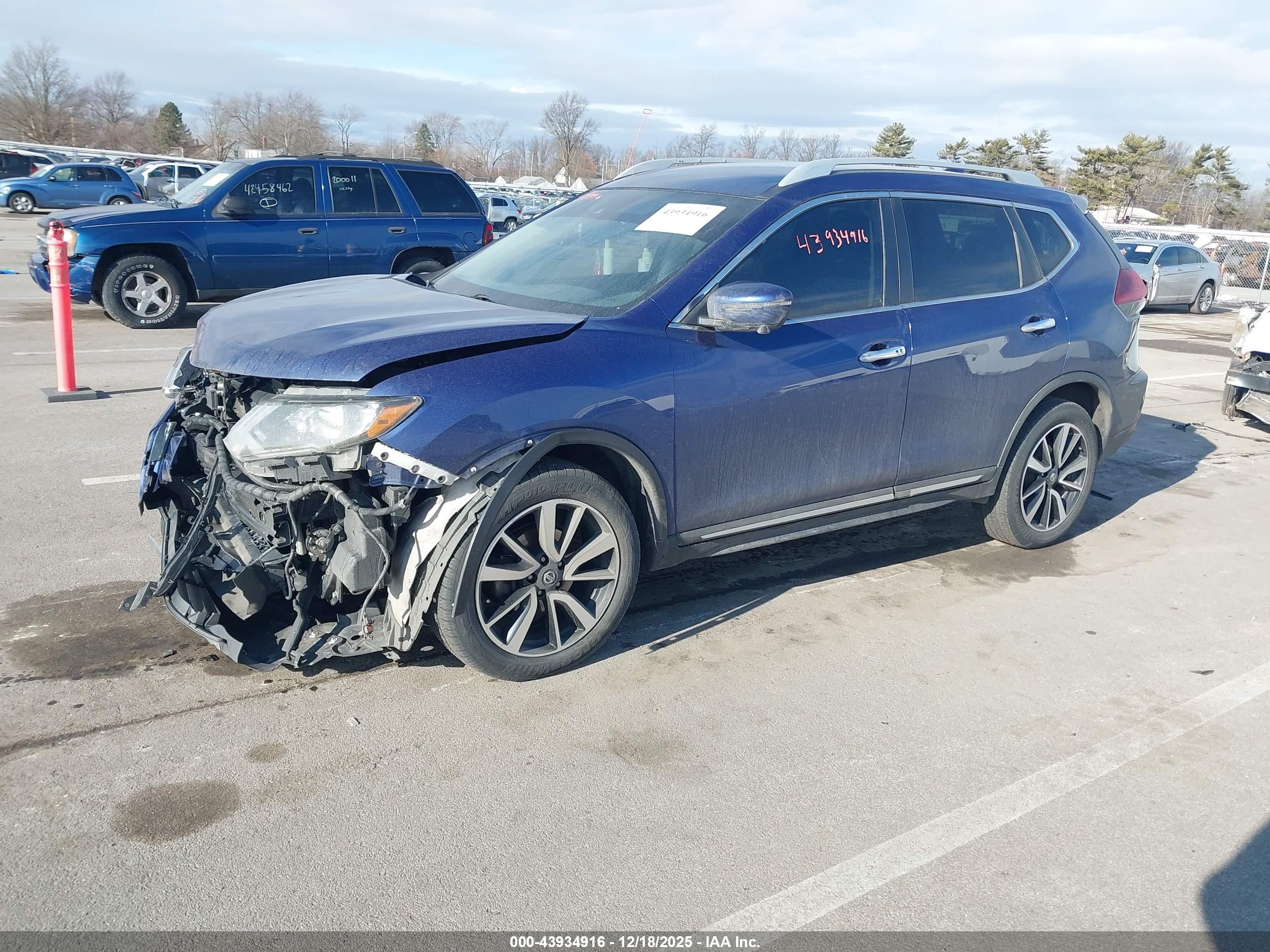 NISSAN ROGUE image 2