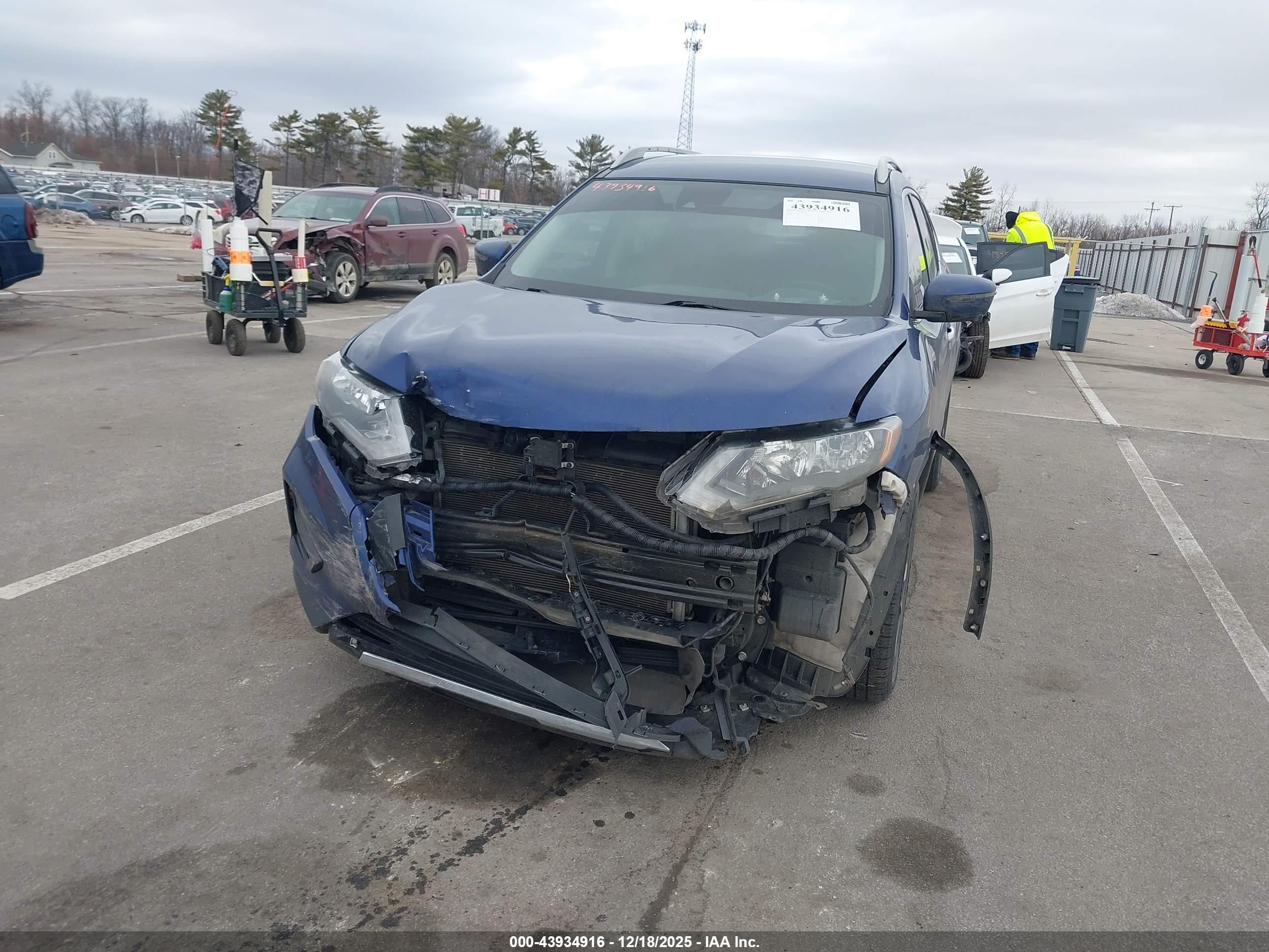 NISSAN ROGUE image 6