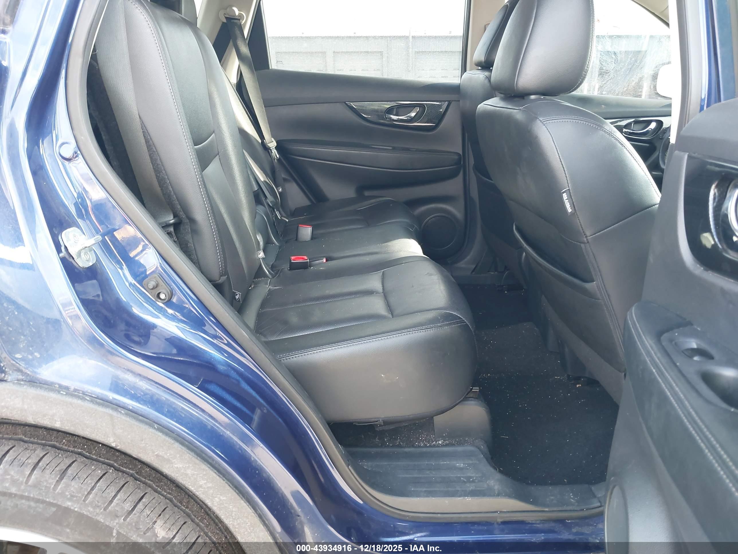 NISSAN ROGUE image 8