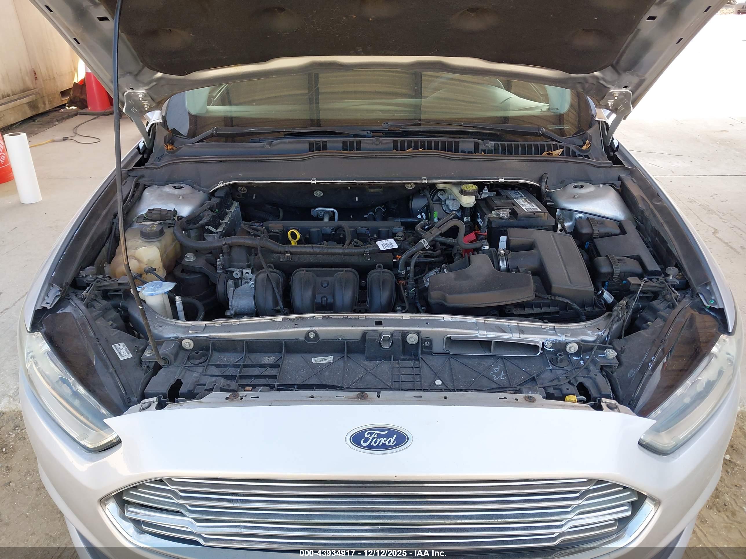 FORD FUSION image 10