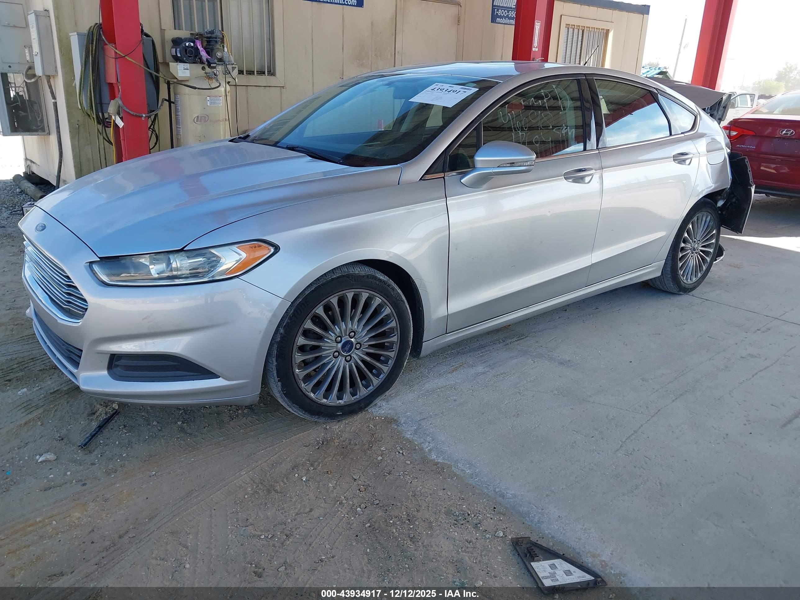 FORD FUSION image 2