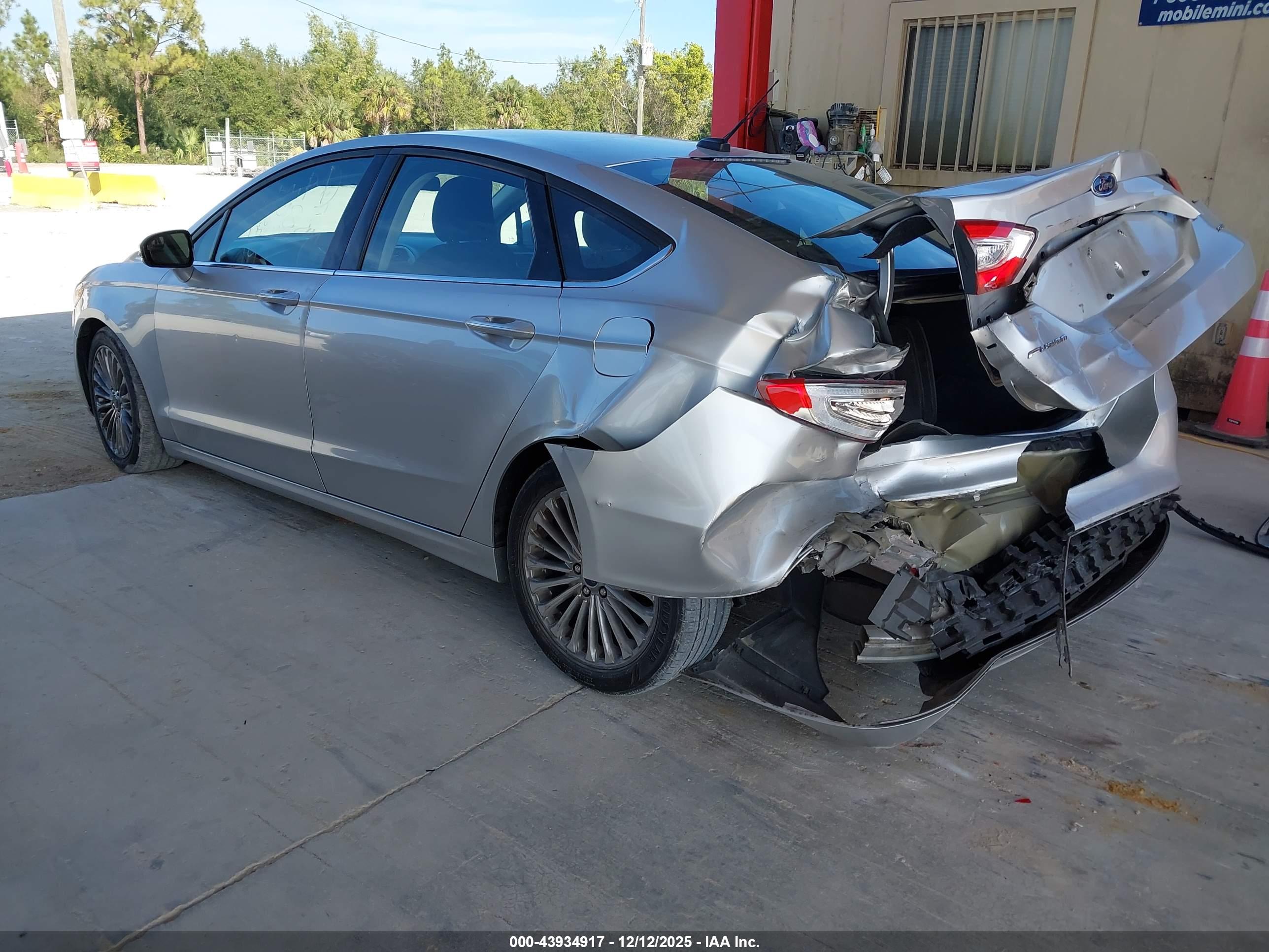 FORD FUSION image 3