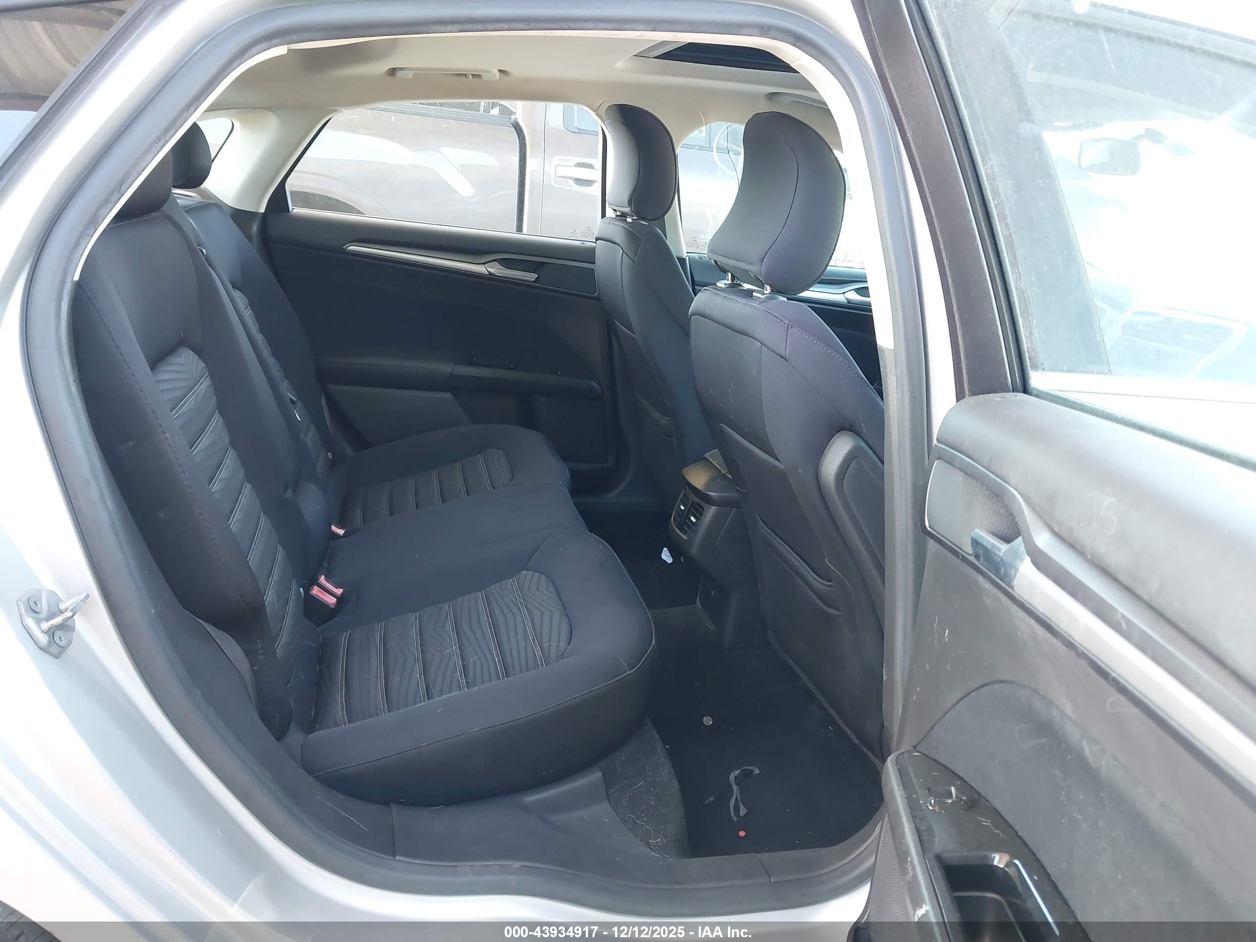 FORD FUSION image 8