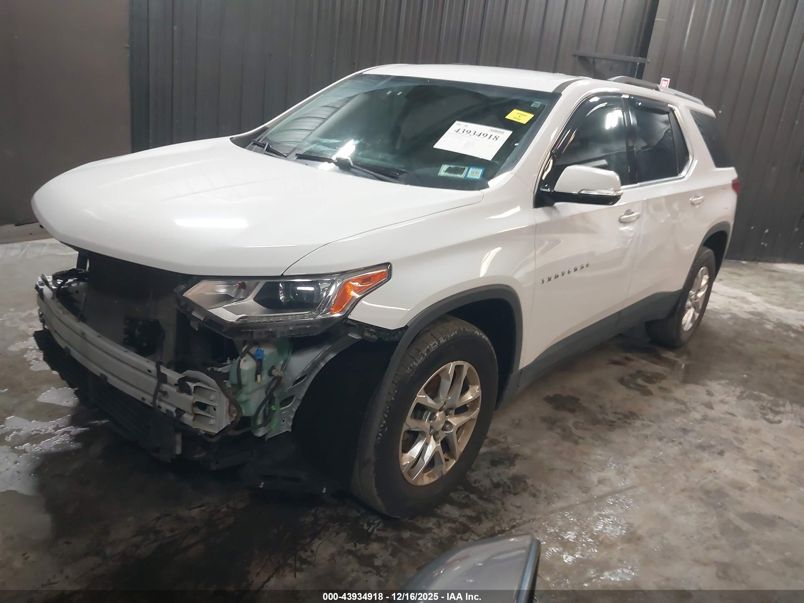 CHEVROLET TRAVERSE image 2