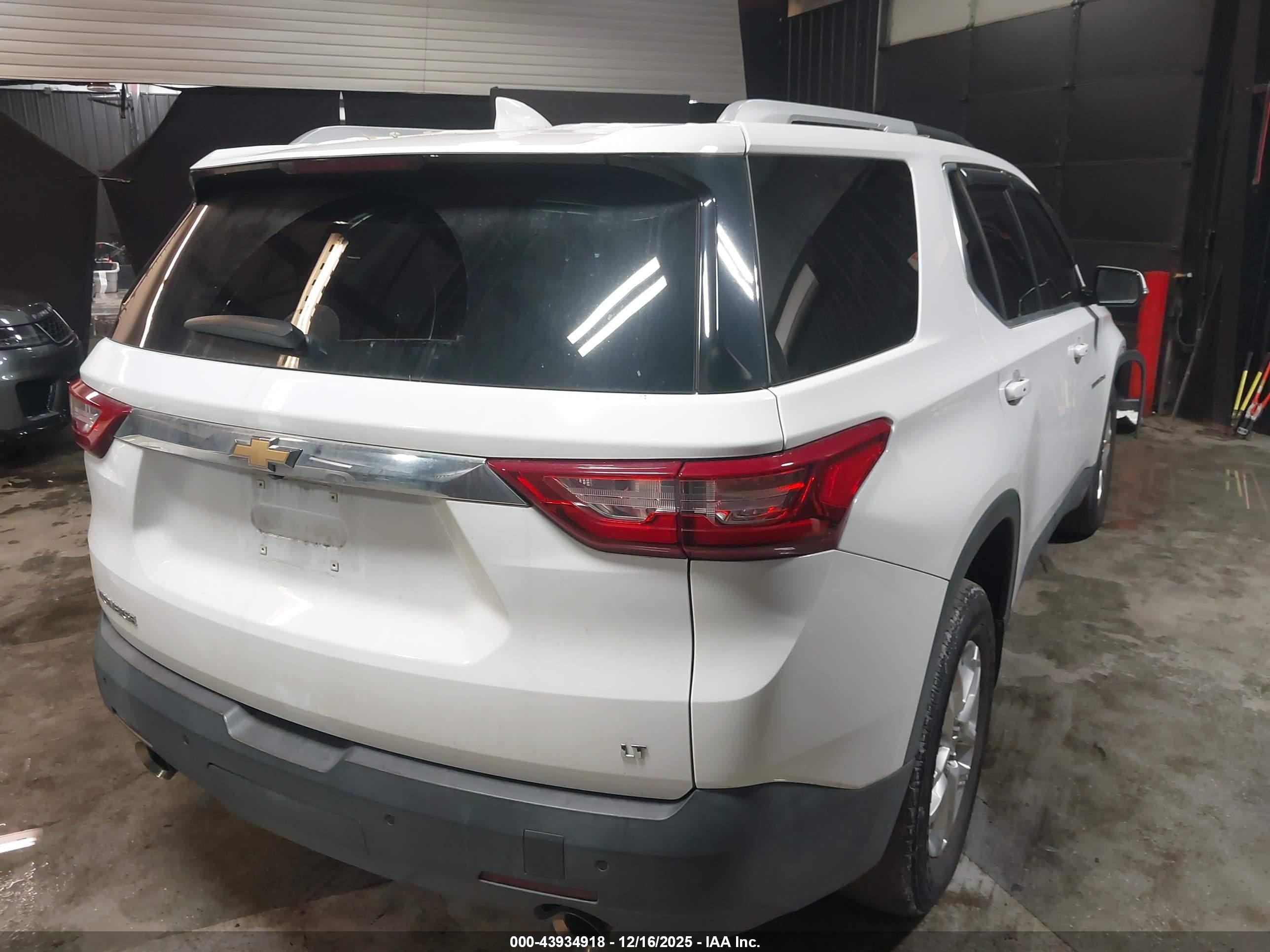CHEVROLET TRAVERSE image 4