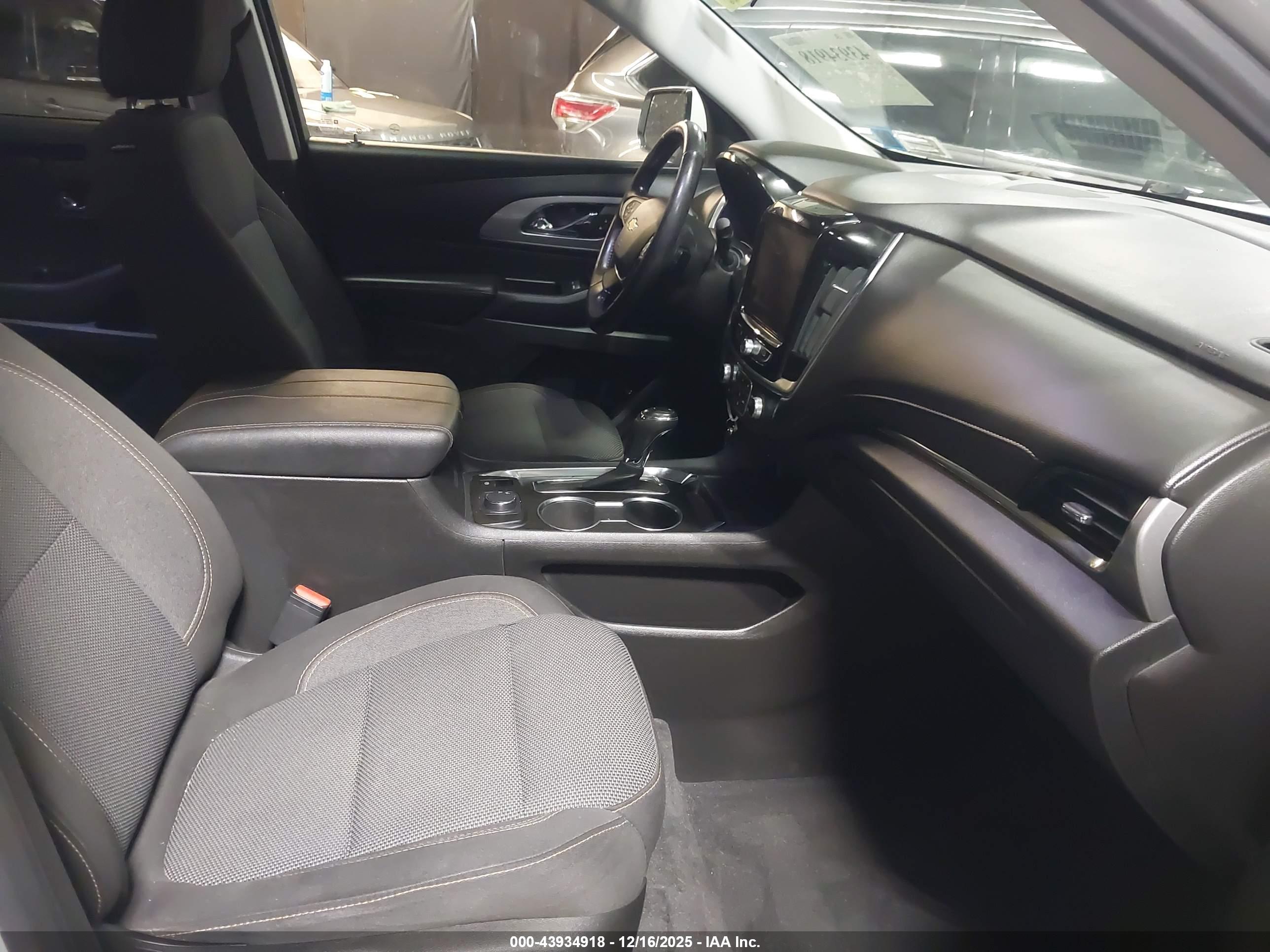 CHEVROLET TRAVERSE image 5