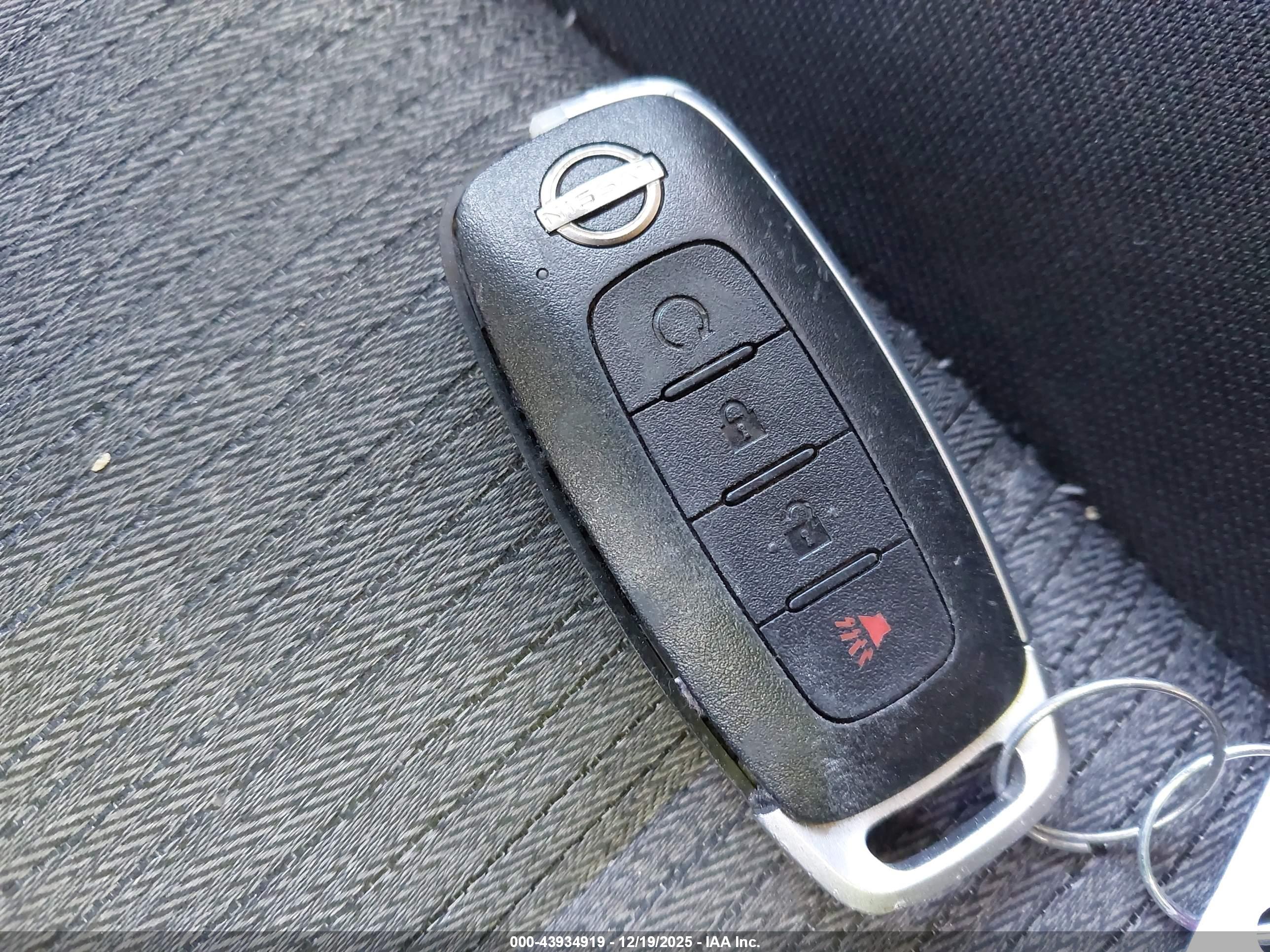 NISSAN ROGUE image 11